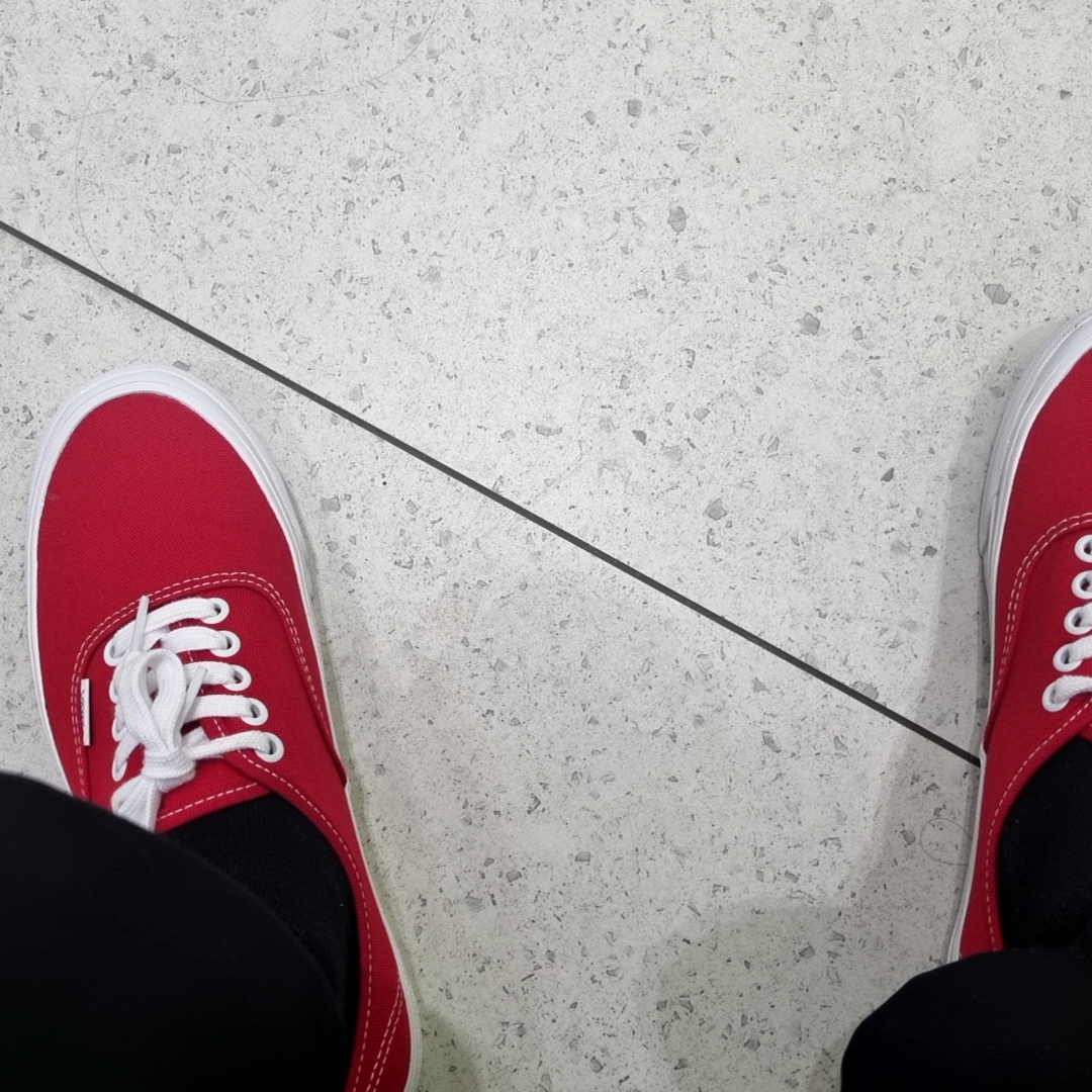 Vans Vault OG Authentic LX Red 착용 스타일