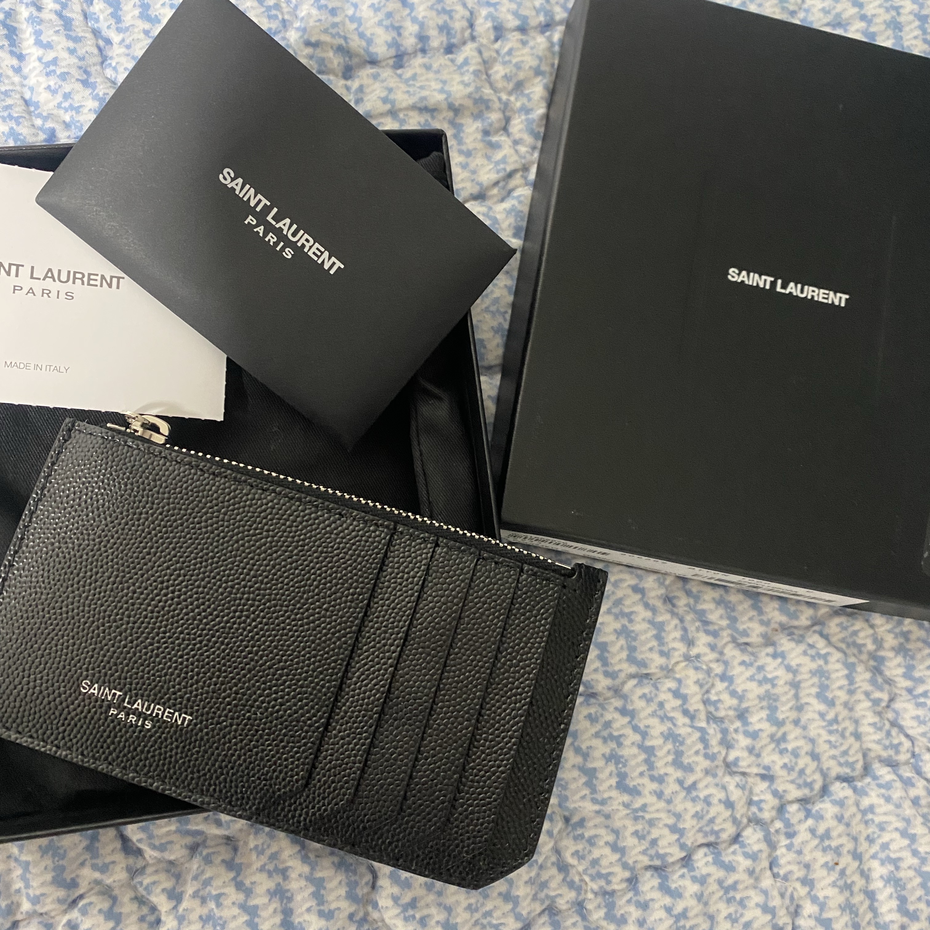 Saint Laurent Zipped Card Case Black 착용 스타일