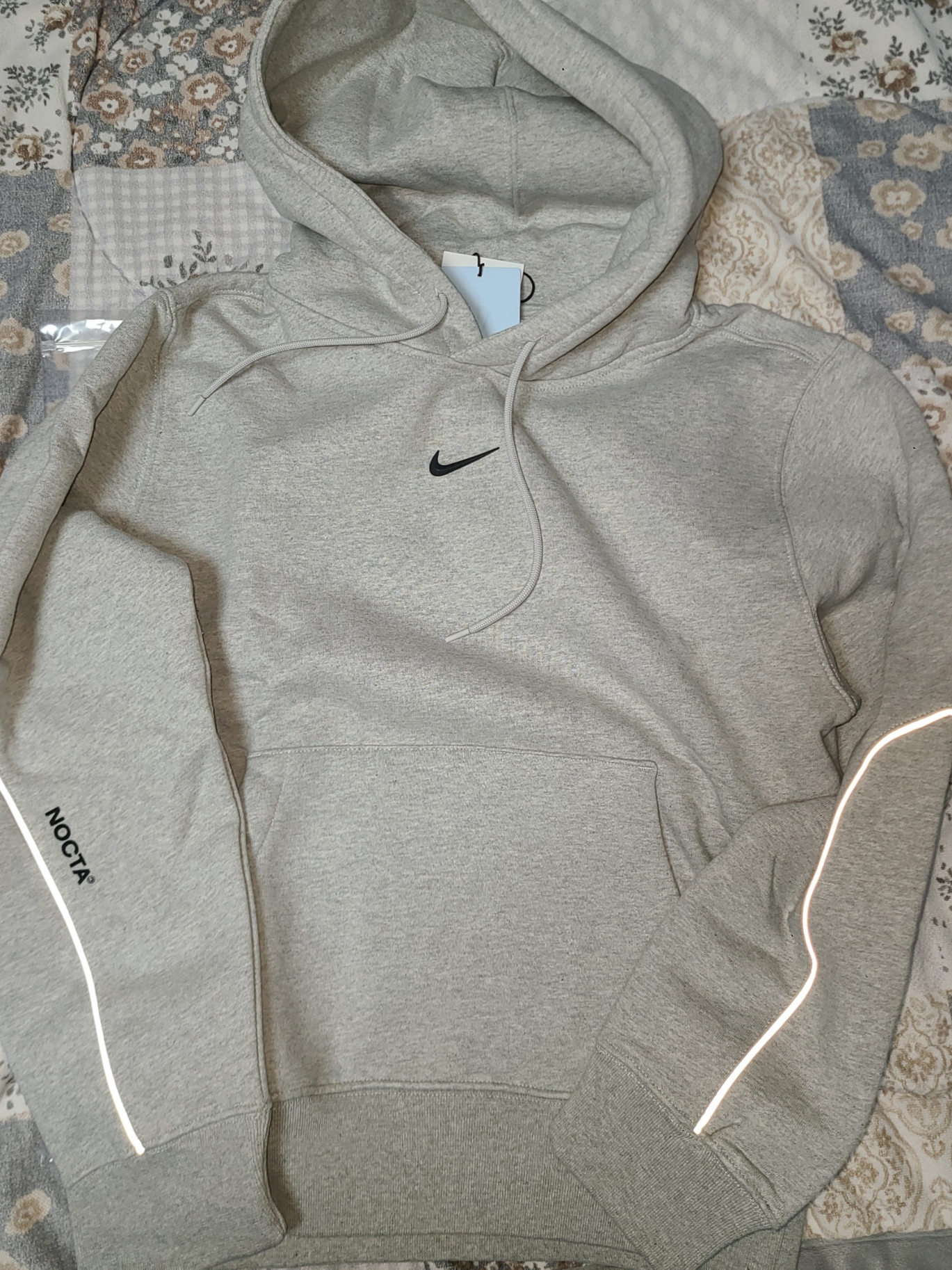 Nike x Drake Nocta Cardinal Stock Essential Hoodie Grey - US/EU, Nike x Drake Nocta Cardinal Stock Essential Hoodie Grey - Asia 착용 스타일 - 1