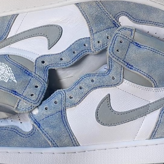 Jordan 1 Retro High OG Hyper Royal 착용 스타일