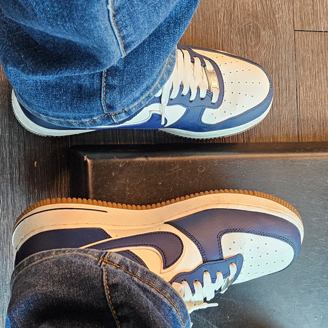 Nike Air Force 1 '07 LV8 Midnight Navy, Nike Dunk Low Team Gold and White 착용 스타일 - 3