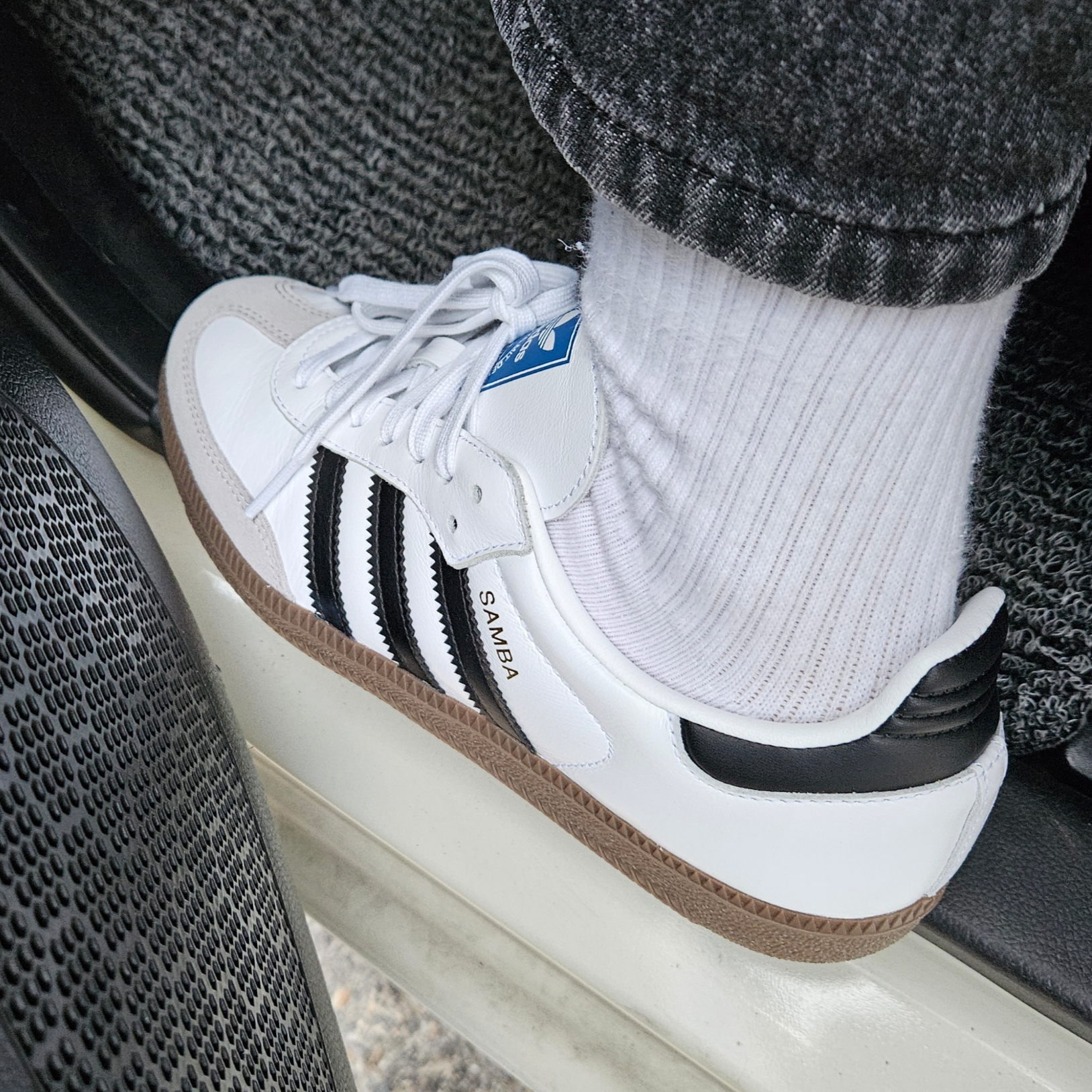 Adidas Samba OG Cloud White 착용 스타일