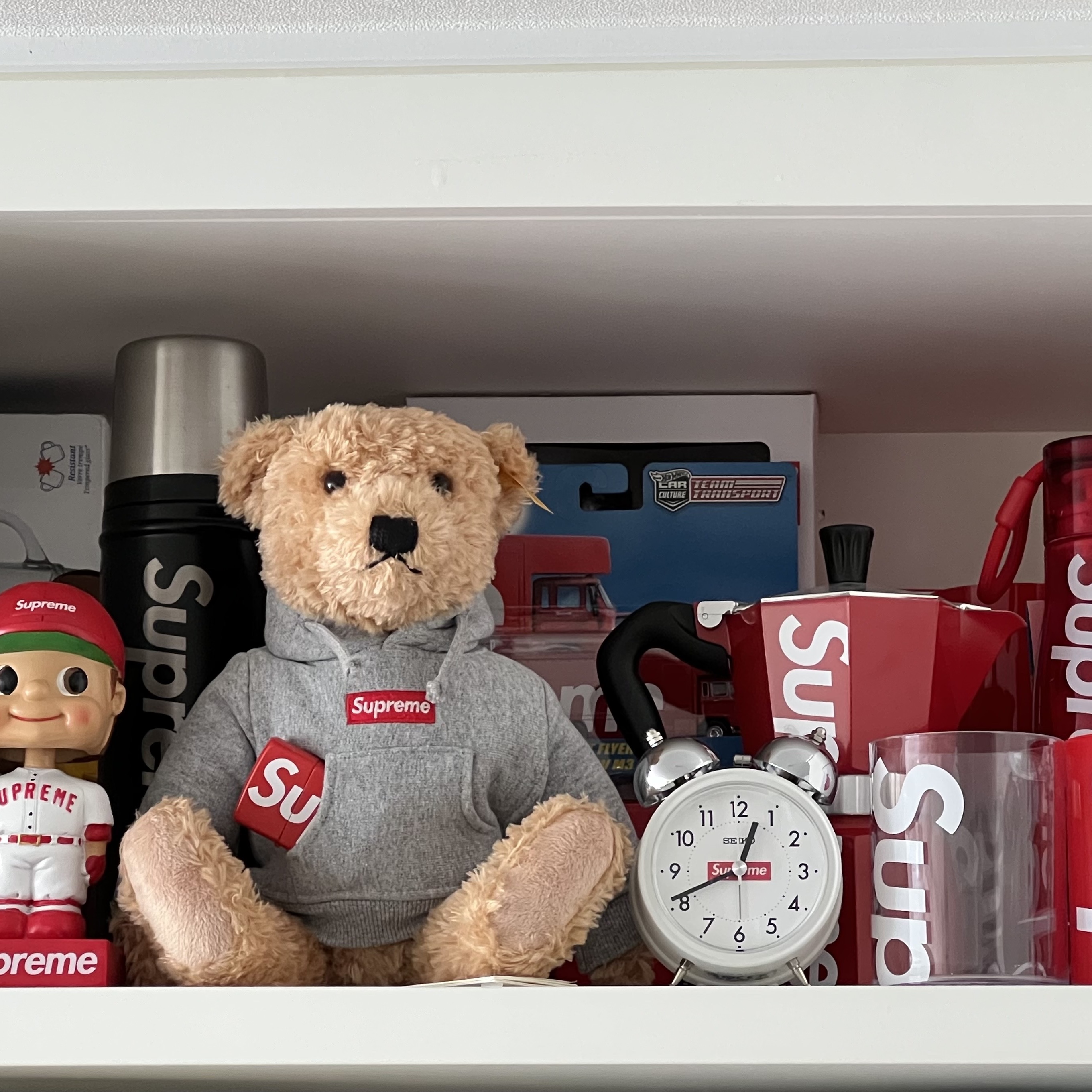 Supreme Steiff Bear Heather Grey - 18FW, Supreme Heller Mugs Red (Set of 2) 착용 스타일