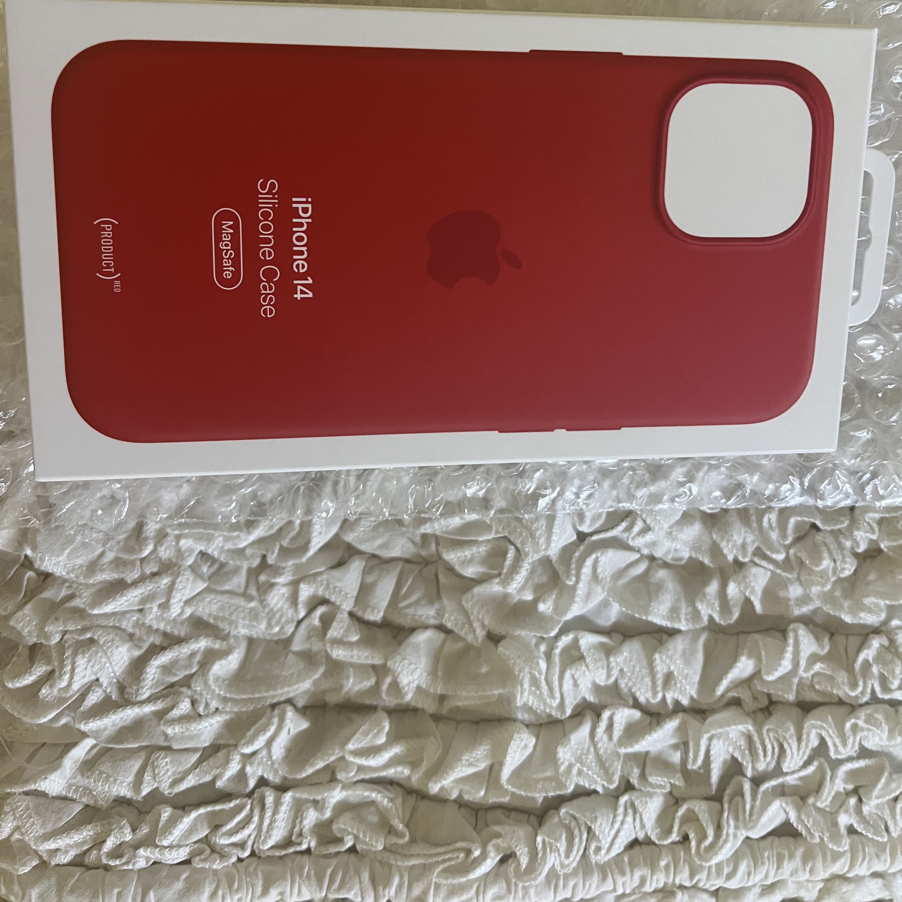 Apple iPhone 13 Silicone Case with MagSafe Product Red 착용 스타일