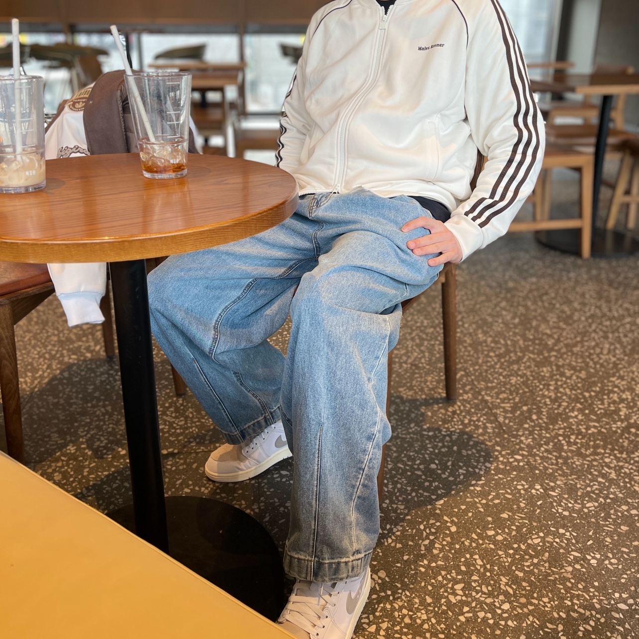 Adidas x Wales Bonner Statement Track Top Chalk White - US Sizing, Jordan 1 Mid SE Craft White Light Orewood Brown 착용 스타일