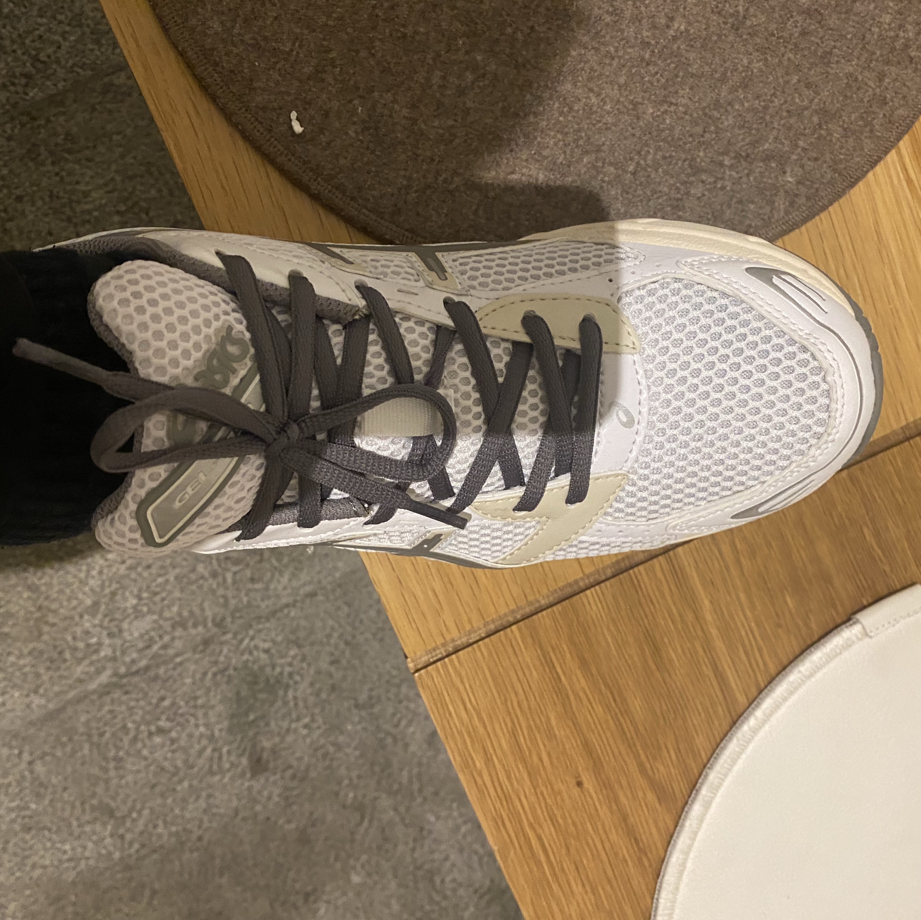 Asics Gel-1130 White Clay Grey 착용 스타일 - 1