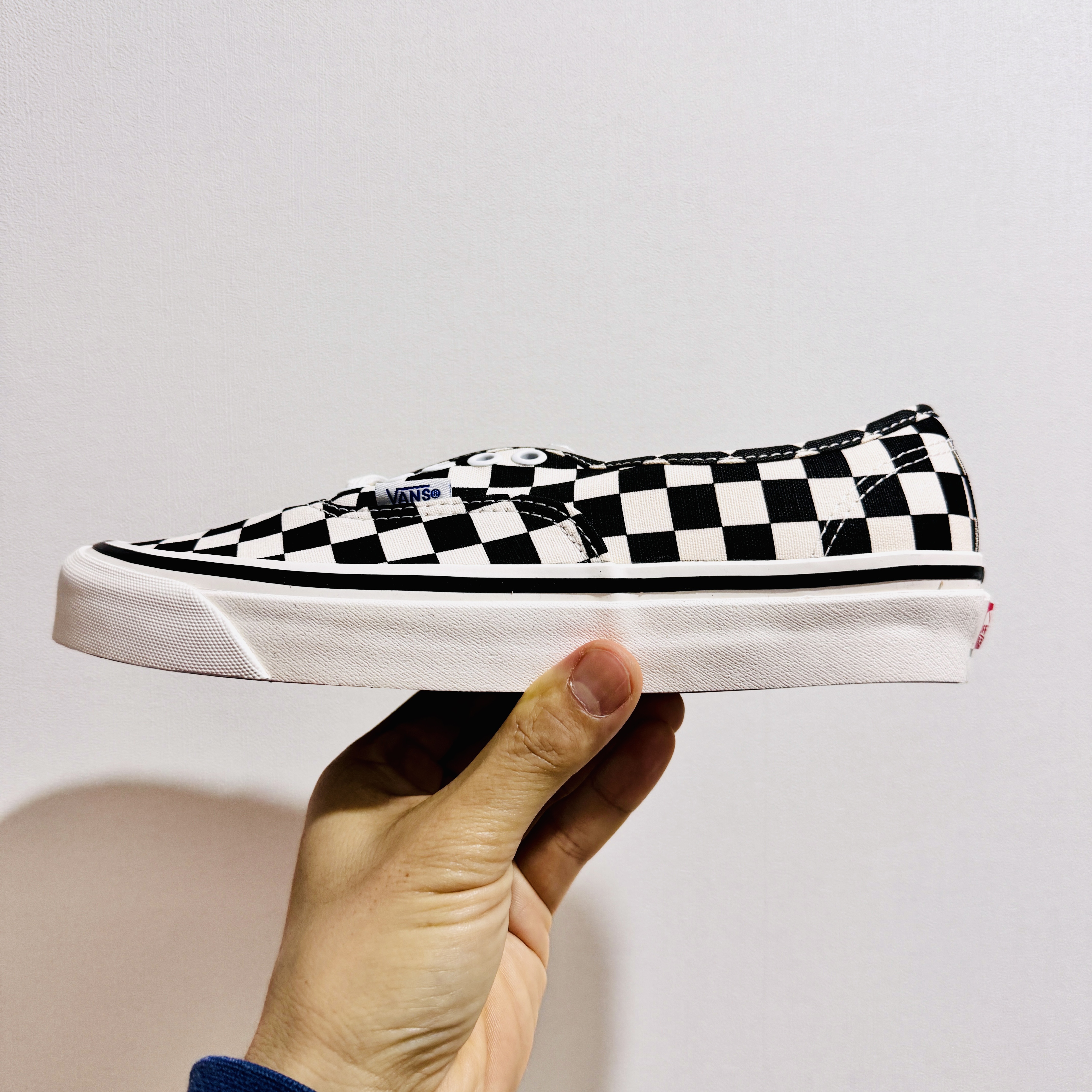 Vans Authentic 44 DX Anaheim Factory Black 착용 스타일 - 2