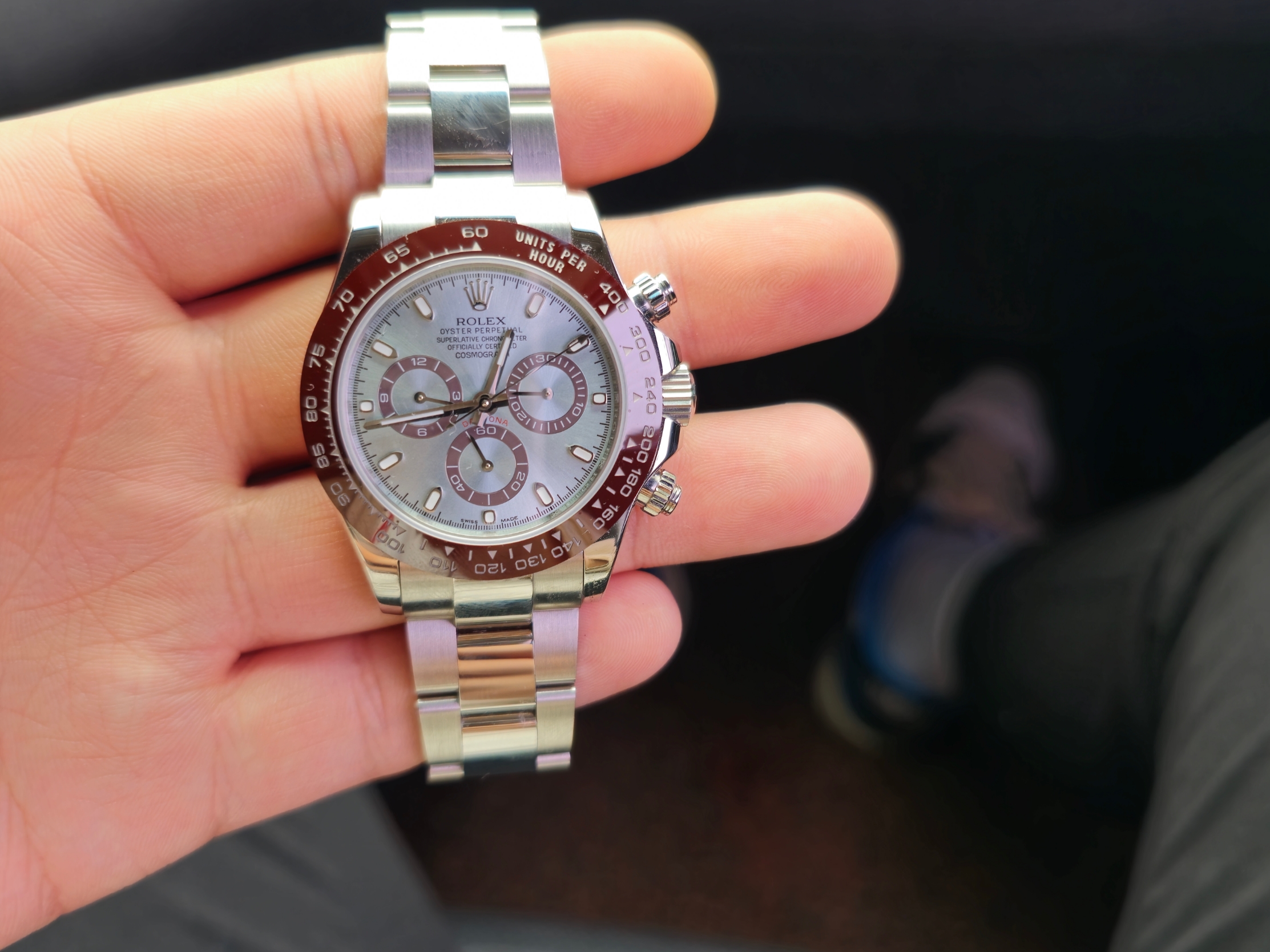 Rolex Cosmograph Daytona 40mm 126506 Ice Blue Platinum Oyster, Jordan 1 x Travis Scott x Fragment Retro Low OG SP Military Blue 착용 스타일
