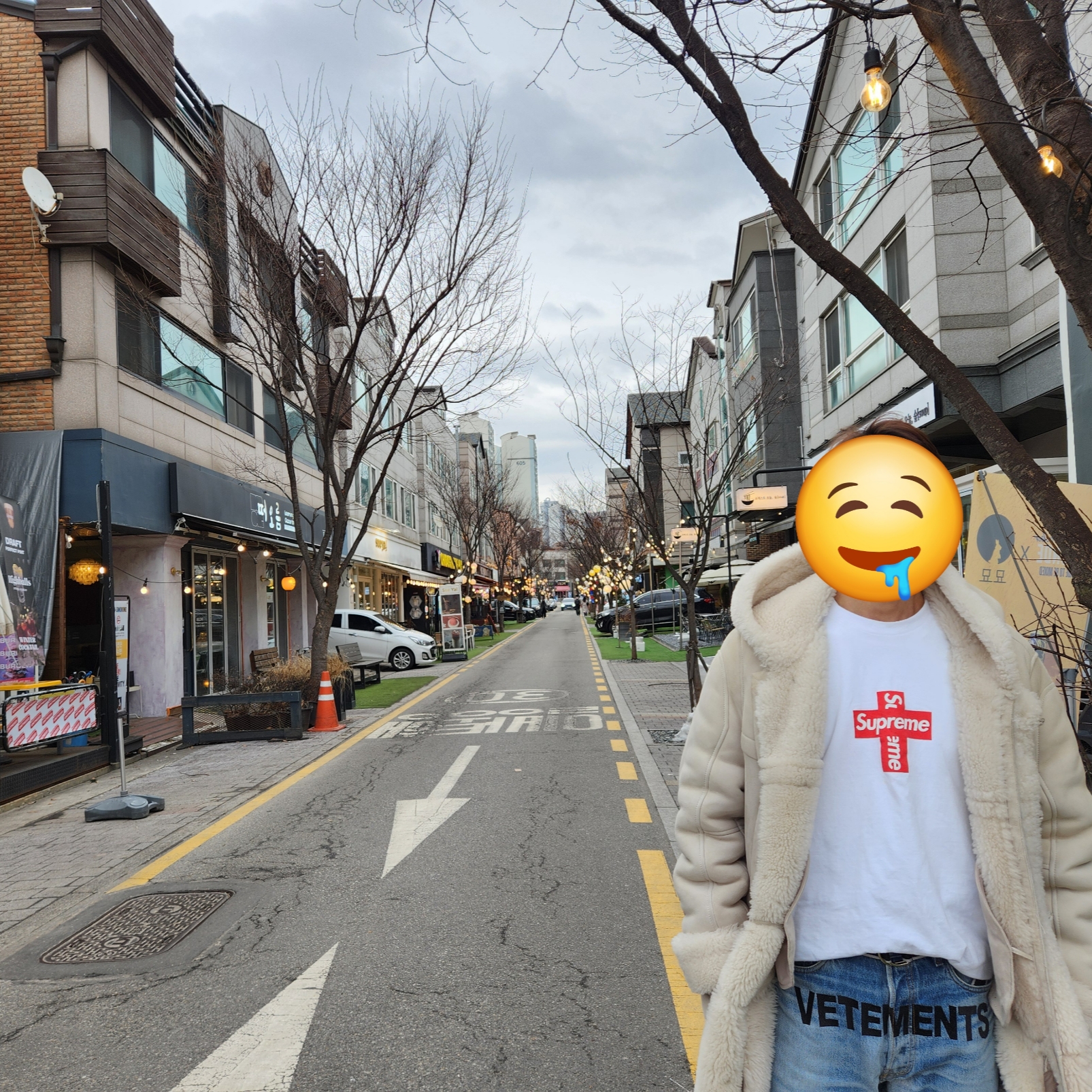 Supreme Cross Box Logo T-Shirt White - 20FW, Maison Mihara Yasuhiro Peterson OG Sole Canvas Low-top Sneakers Natural 착용 스타일 - 2