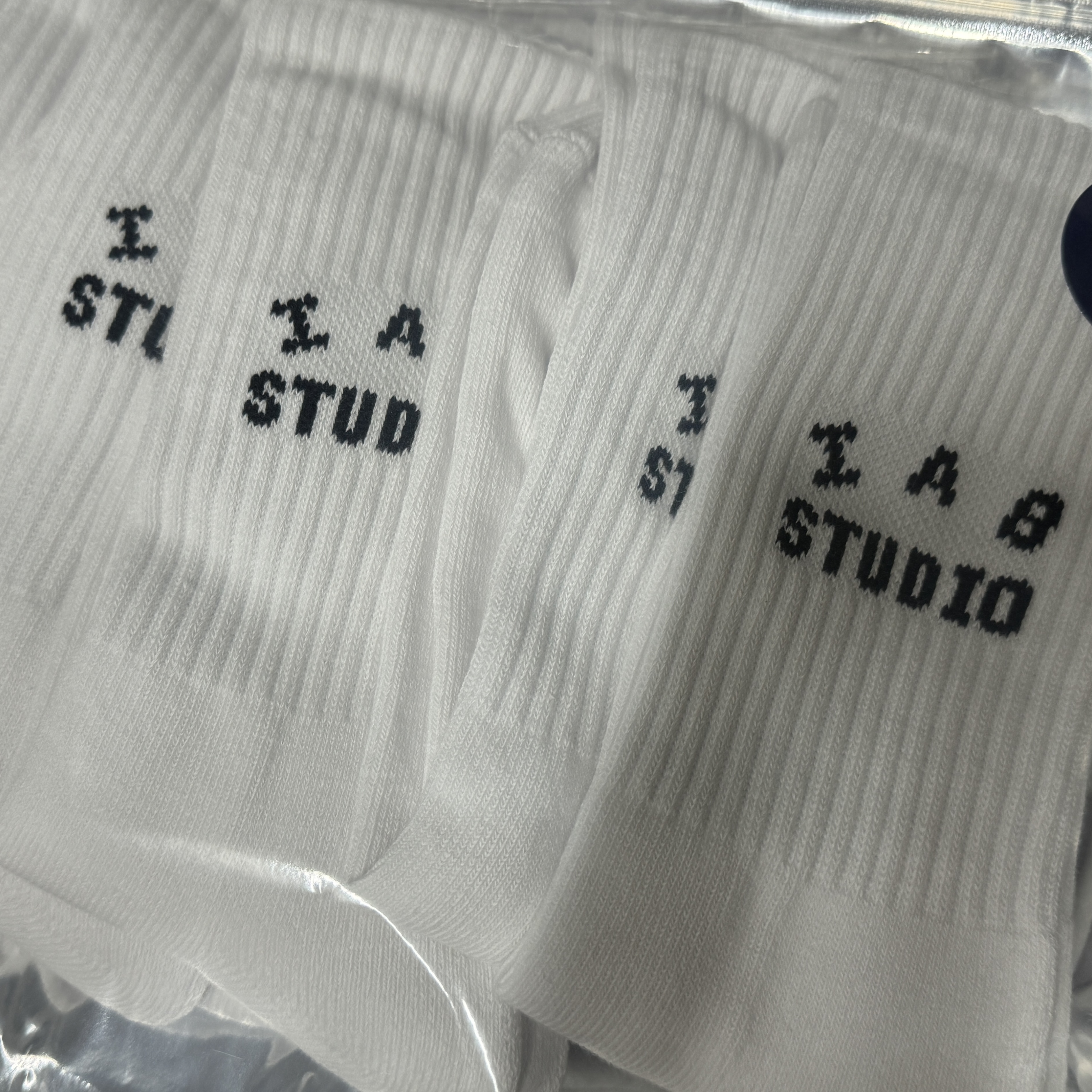 IAB Studio Socks White (5 Pack) 착용 스타일