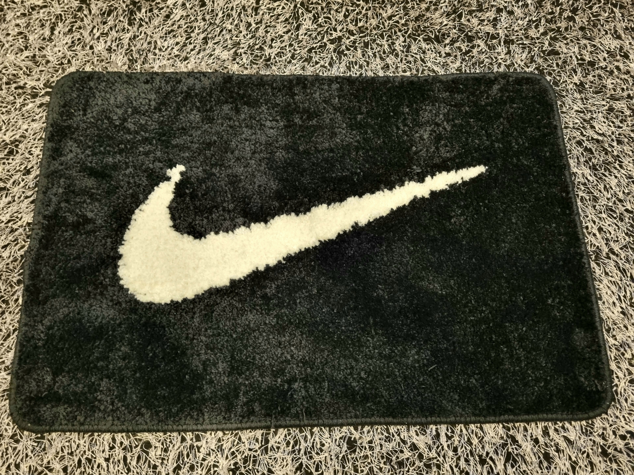 Nike Swoosh Rug Black White 착용 스타일 - 2
