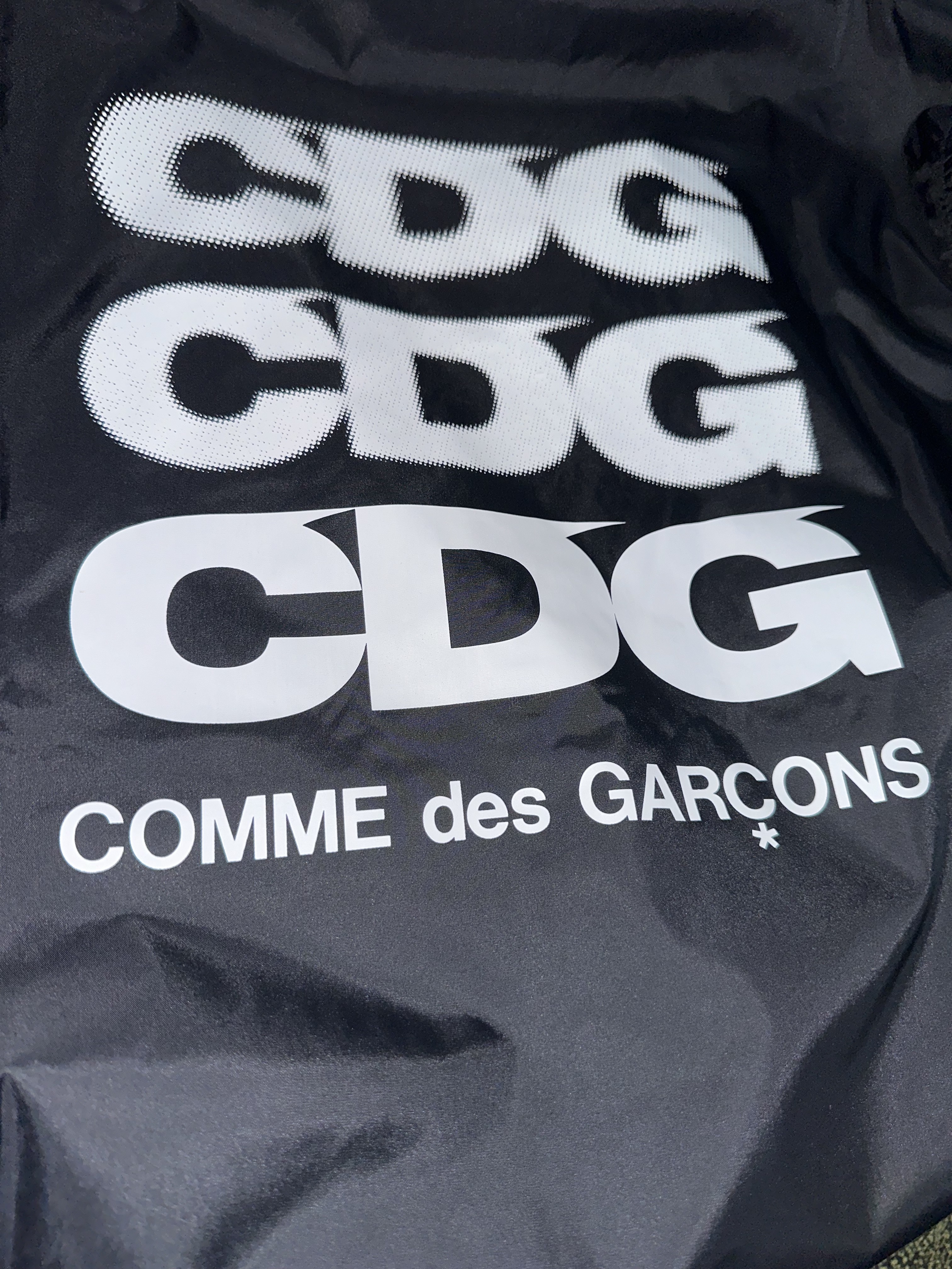 CDG Logo Coach Jacket Black 착용 스타일 - 2
