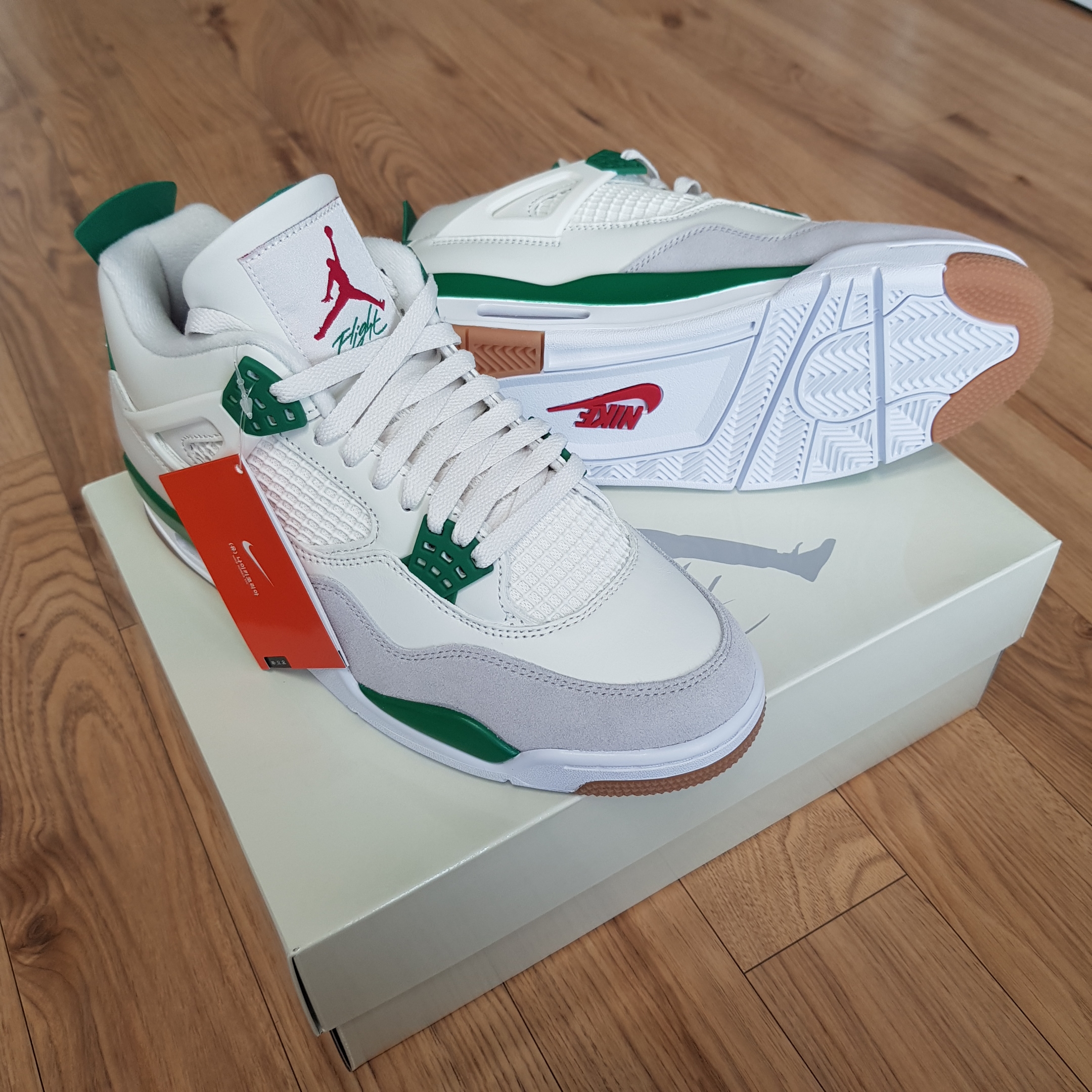 Jordan 4 x Nike SB Retro SP Pine Green 착용 스타일 - 1