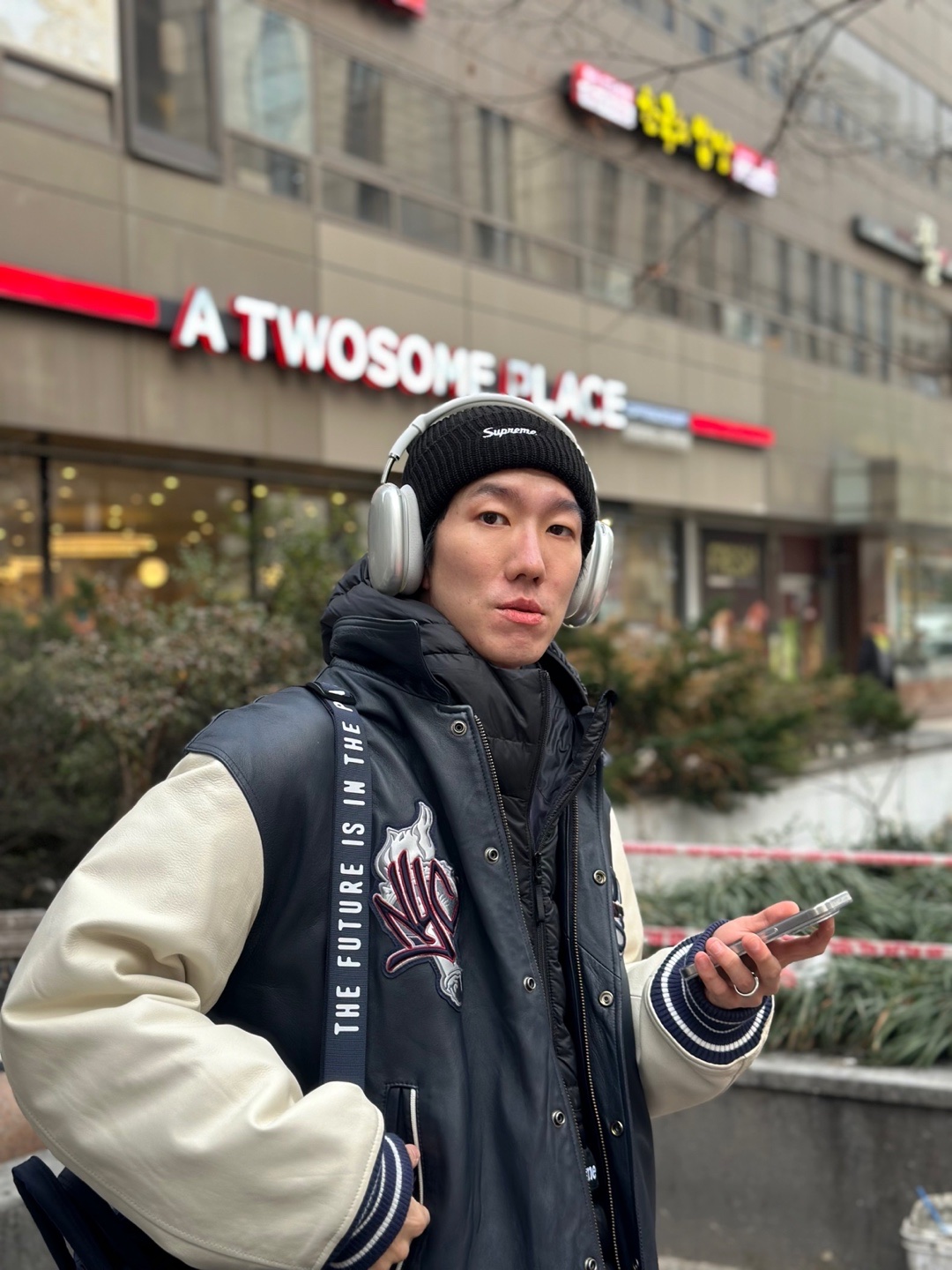 Apple AirPods Max Lightning Silver (Korean Ver.), Supreme Loose Gauge Beanie Black 착용 스타일