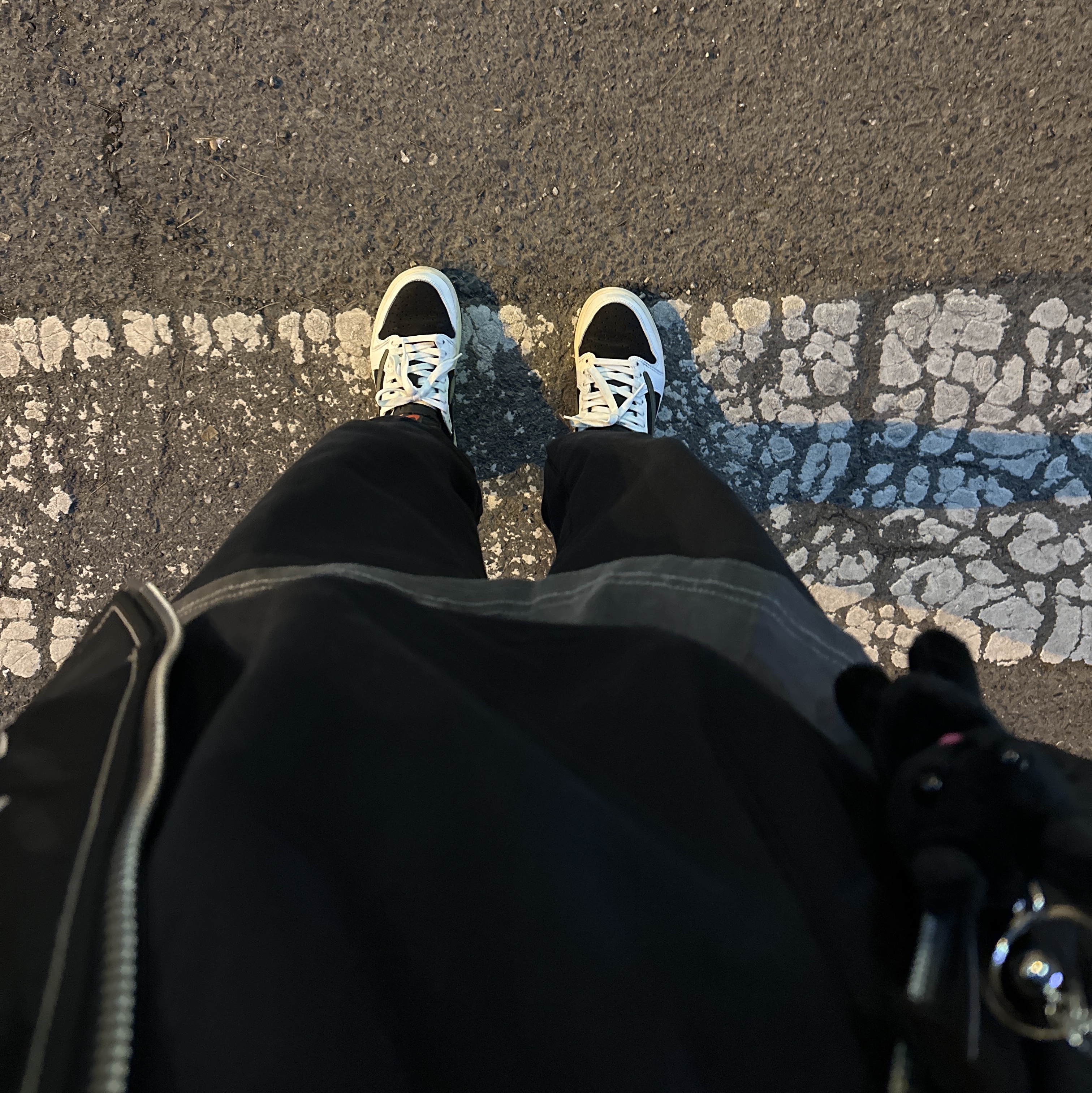 (W) Jordan 1 x Travis Scott Retro Low OG SP Medium Olive, Nike x Stussy NRG Washed Fleece Pants Black (DO5296-010) 착용 스타일