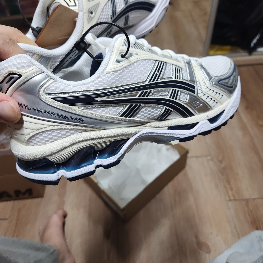 (W) Asics Gel-Kayano 14 White Midnight 착용 스타일 - 2