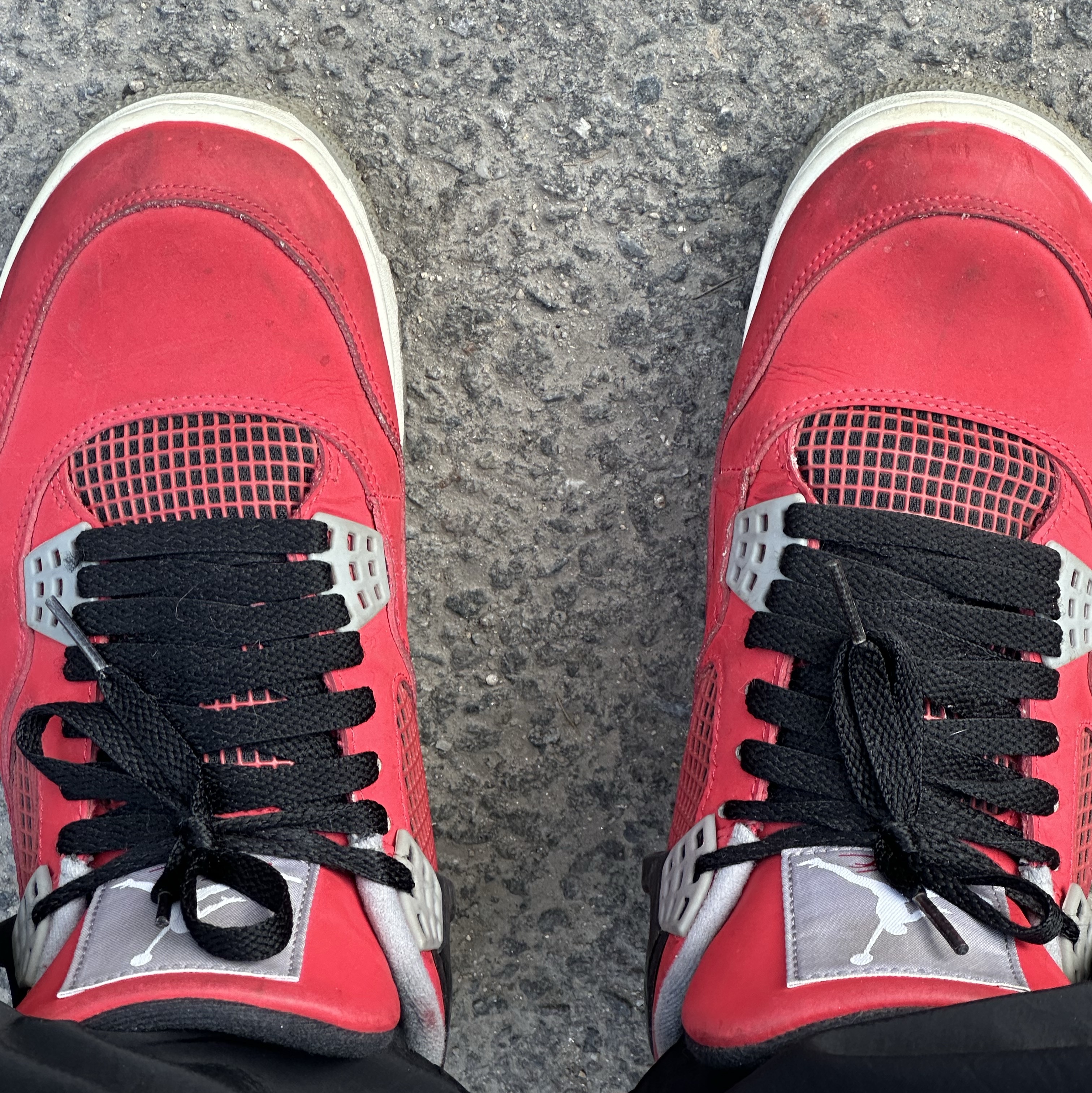 Jordan 4 Retro Toro Bravo 착용 스타일