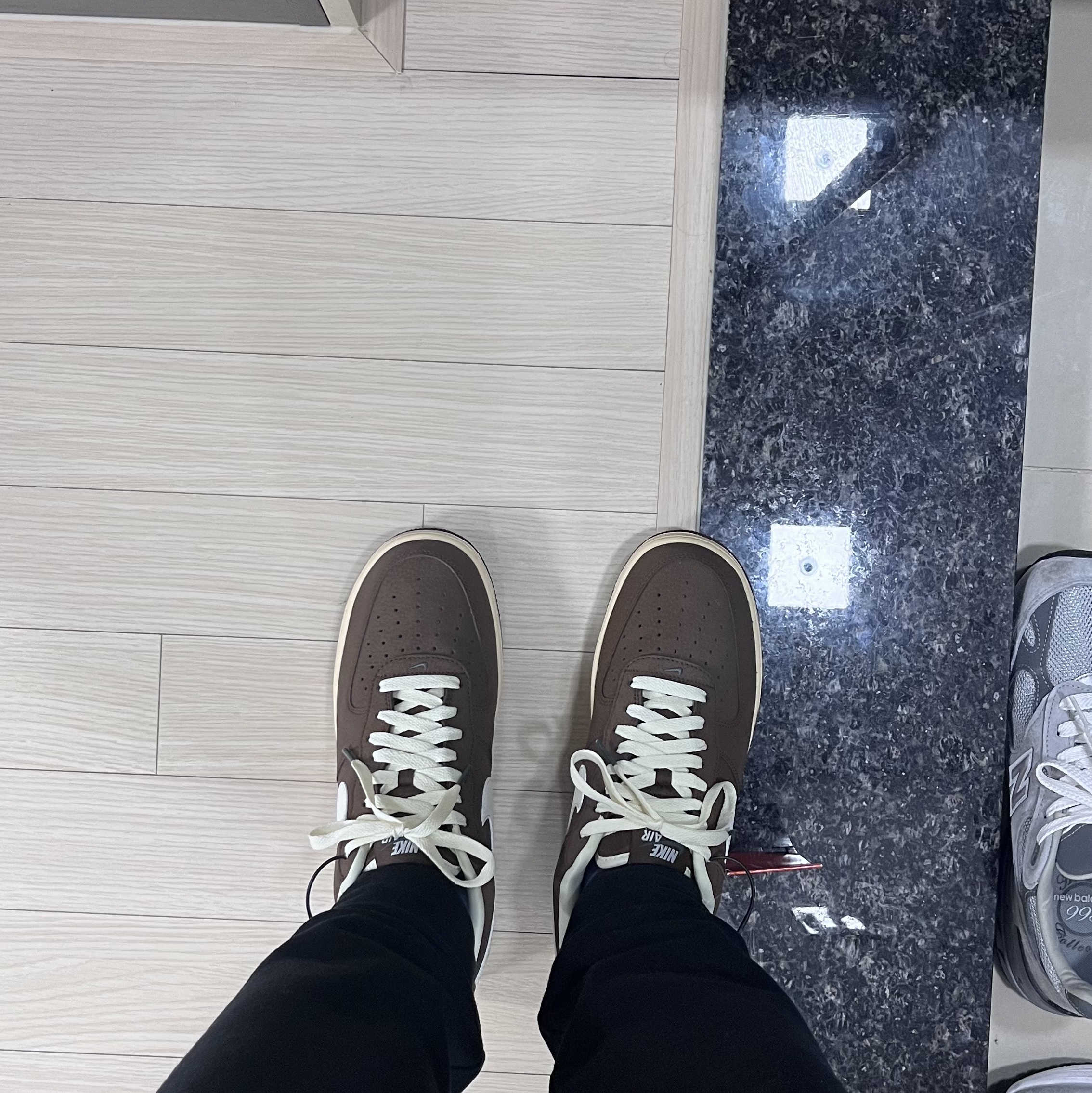 Nike Air Force 1 '07 Cacao Wow Coconut Milk, New Balance 993 Made in USA Grey - D Standard 착용 스타일 - 3