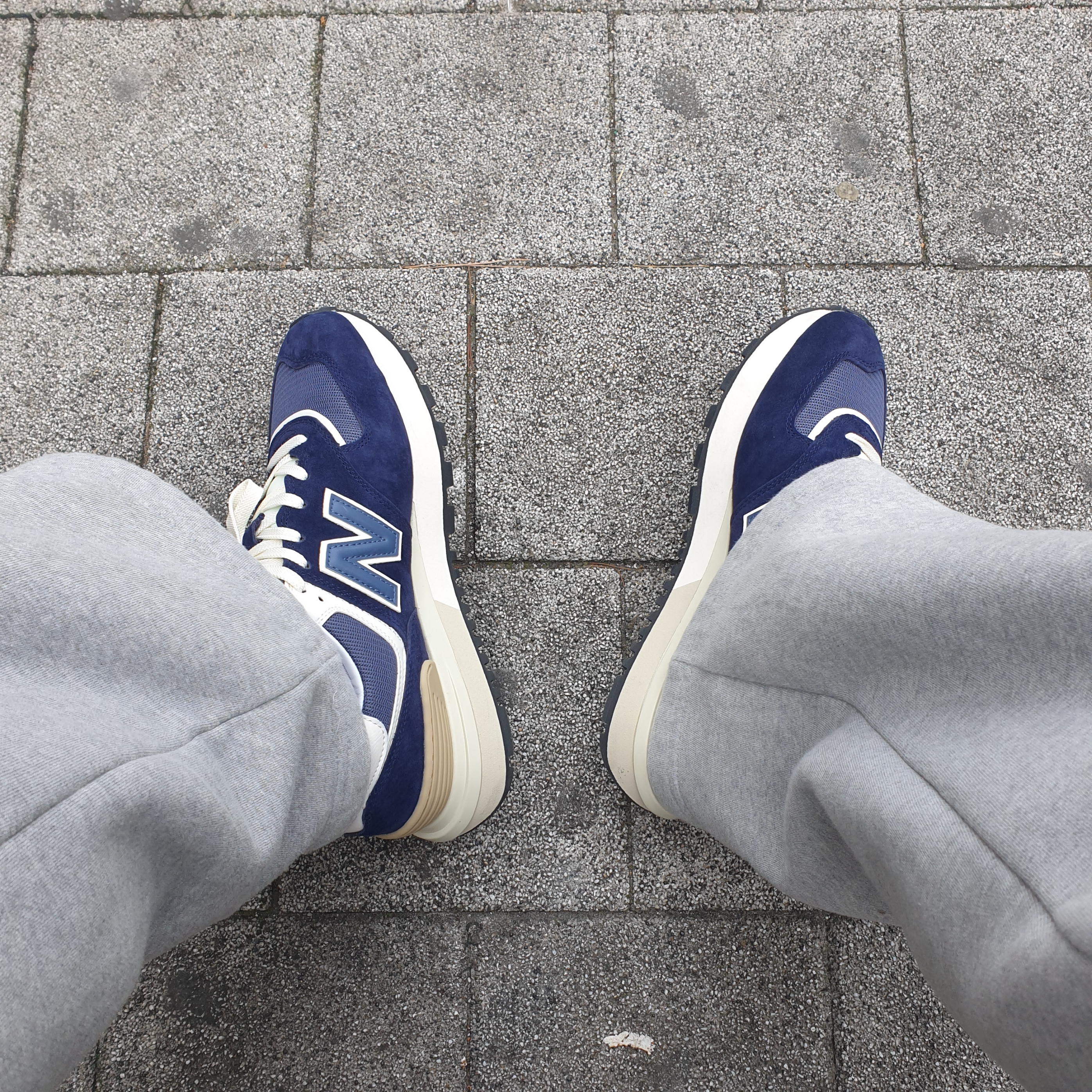 New Balance 574 Legacy Navy 착용 스타일