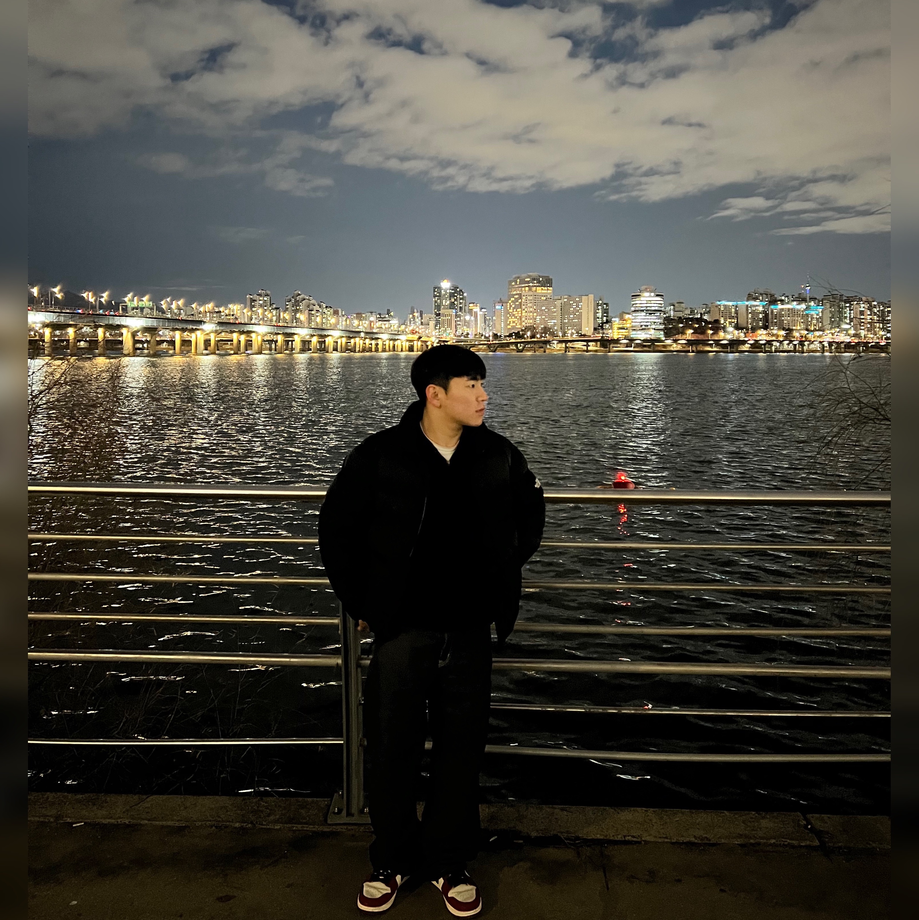 The North Face 1992 Nuptse Jacket Black, Jordan 1 Retro High OG Chicago 2022 착용 스타일 - 1