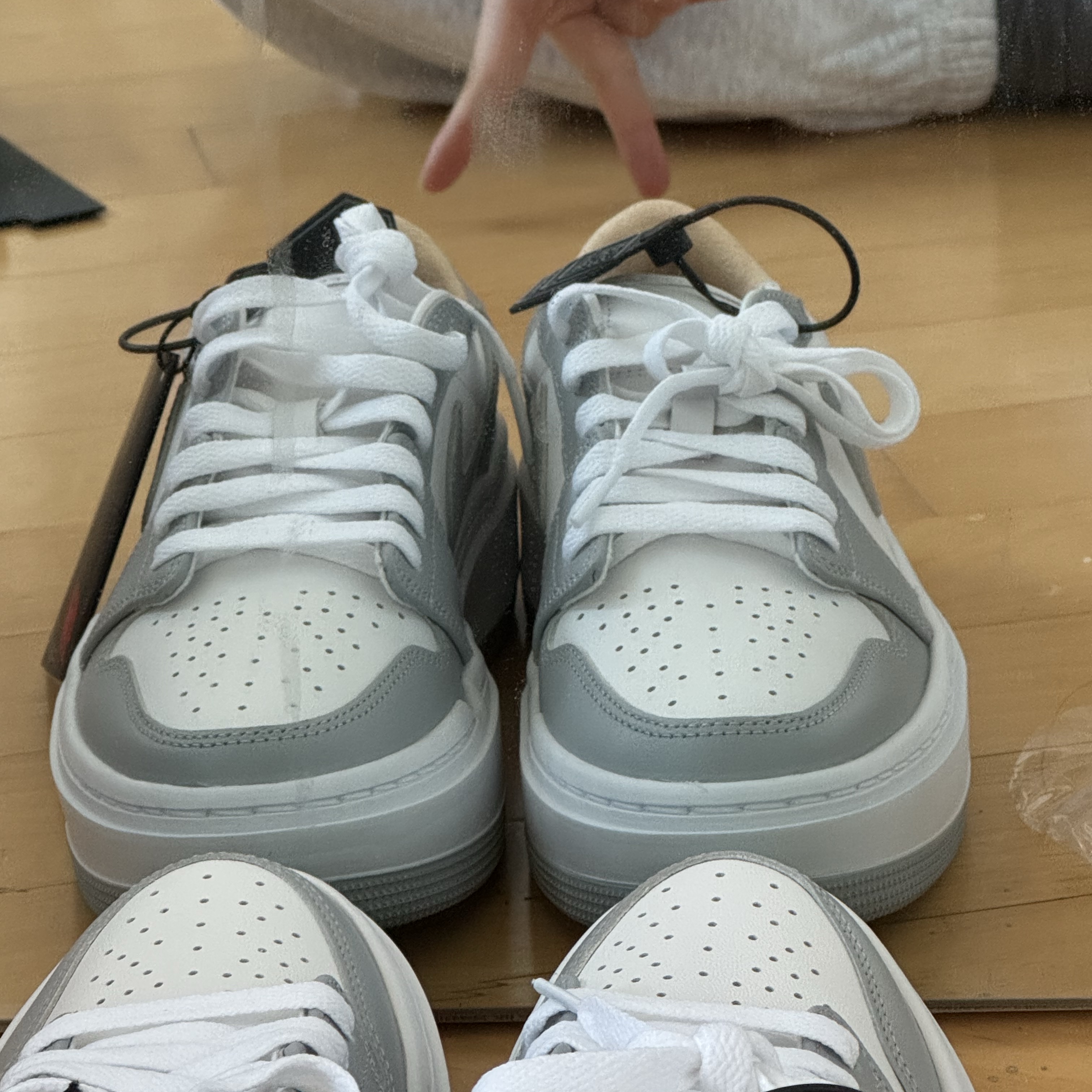 (W) Jordan 1 Elevate Low White and Wolf Grey 착용 스타일