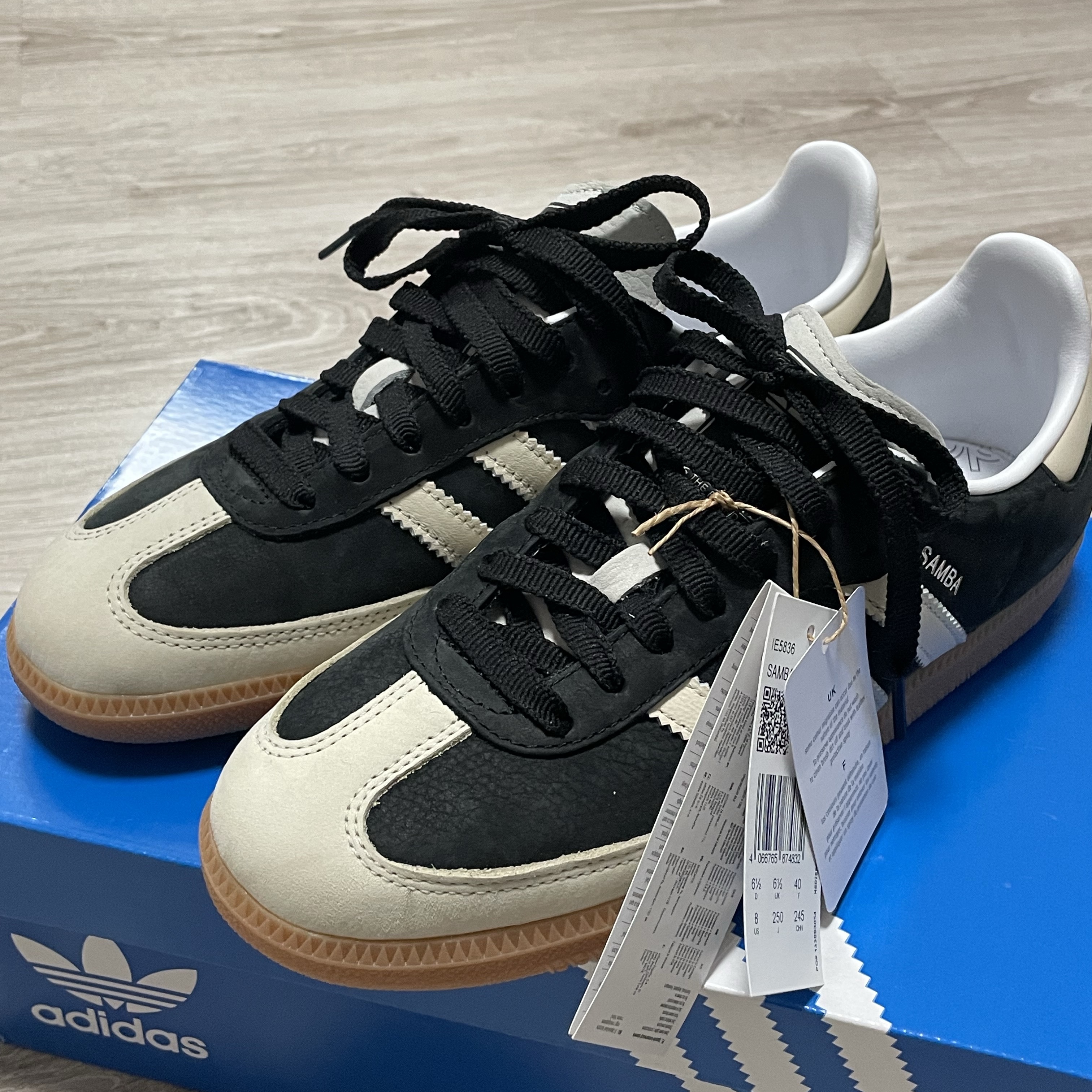 (W) Adidas Samba OG Core Black Wonder White, Nike NSW Tech Fleece Reimagined Loose Fit Open Hem Sweatpants Black - US/EU 착용 스타일 - 4