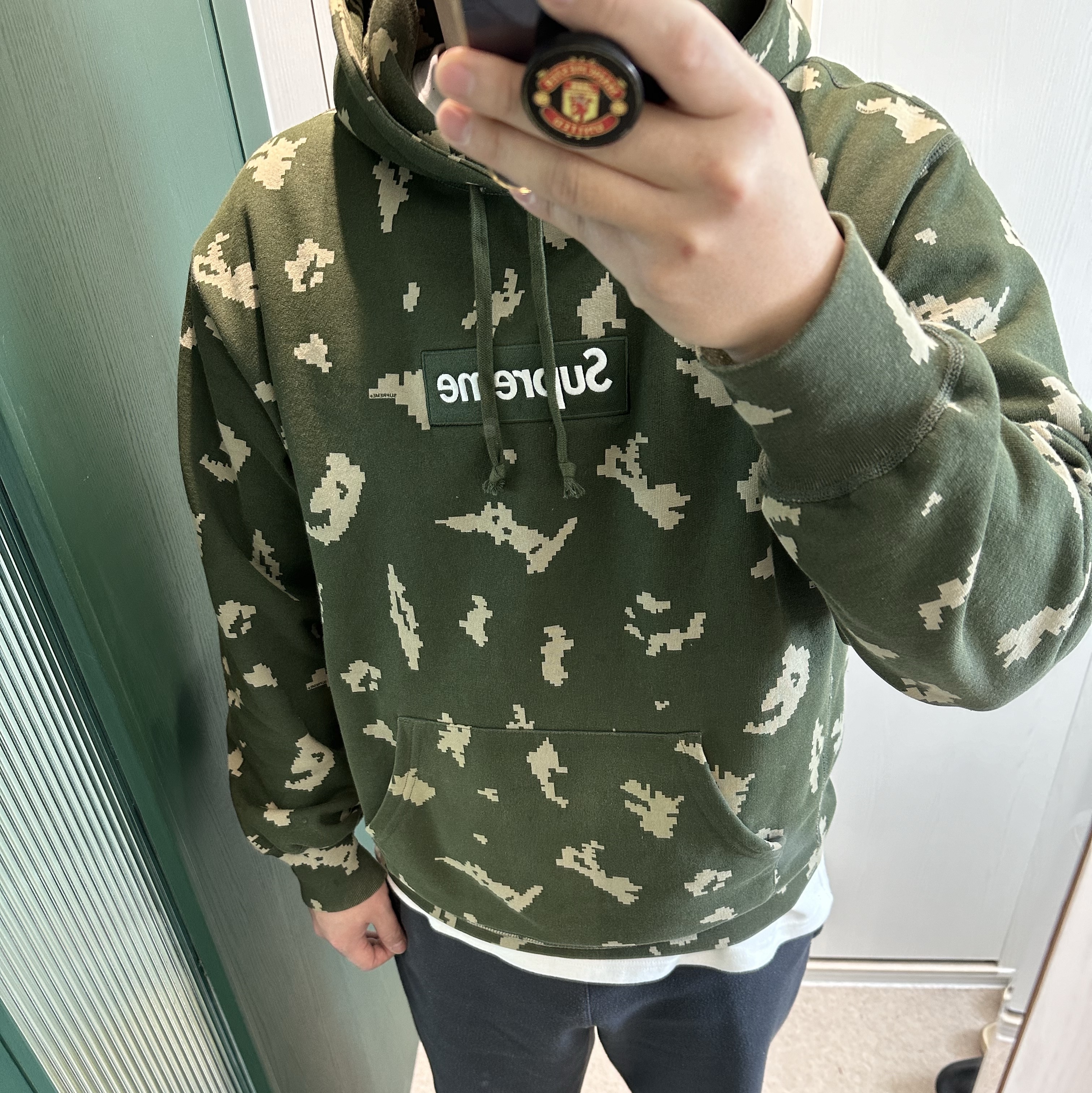 Supreme Box Logo Hooded Sweatshirt Dark Sand - 23FW, Supreme Box Logo Hooded Sweatshirt Olive Russian Camo - 21FW 착용 스타일 - 3
