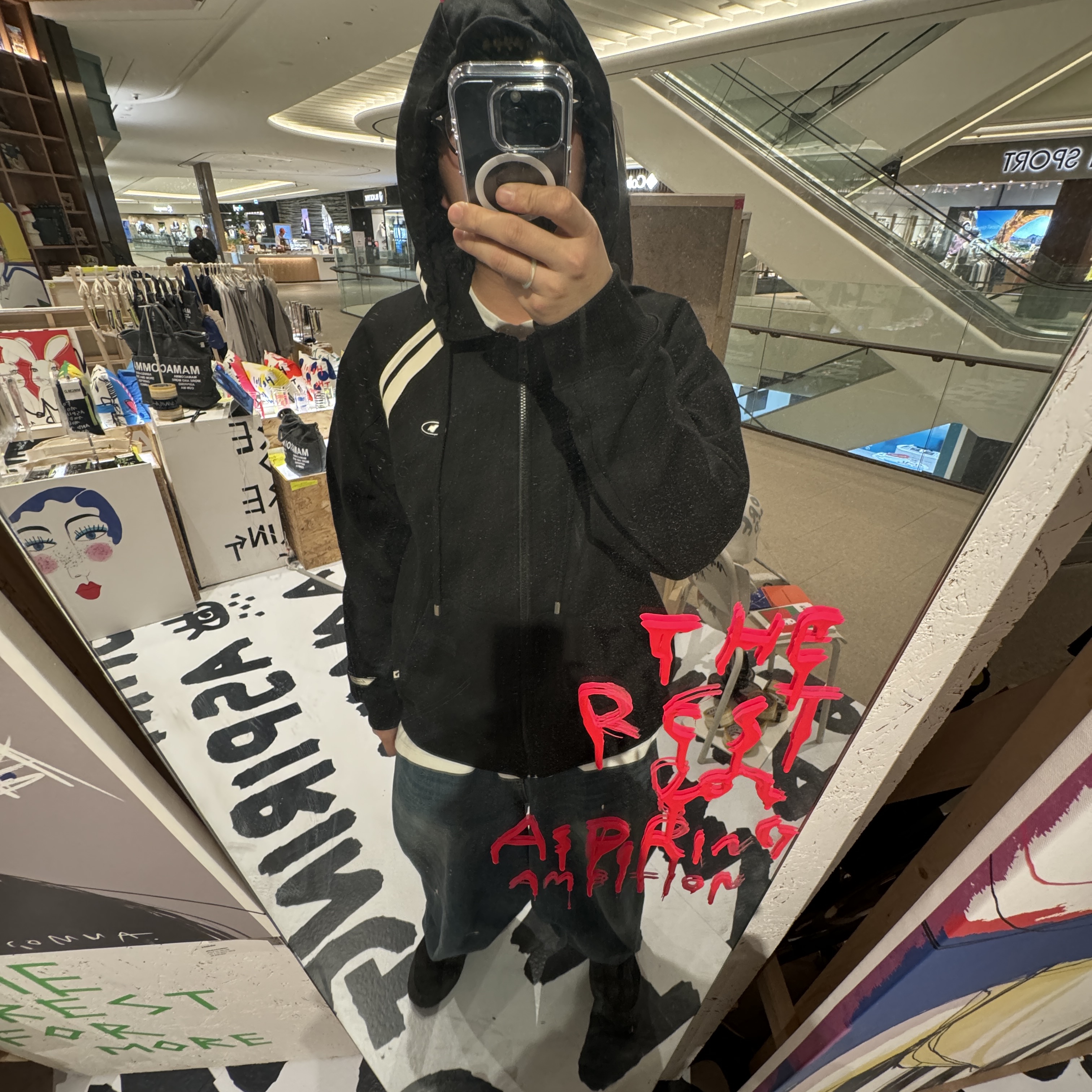 Stussy x Our Legacy Surfman Pig. Dyed T-Shirt Natural - 21FW, Apple Watch Ultra 2 49mm Titanium Case with S Alpine Loop Olive (Korean Ver.) 착용 스타일 - 3