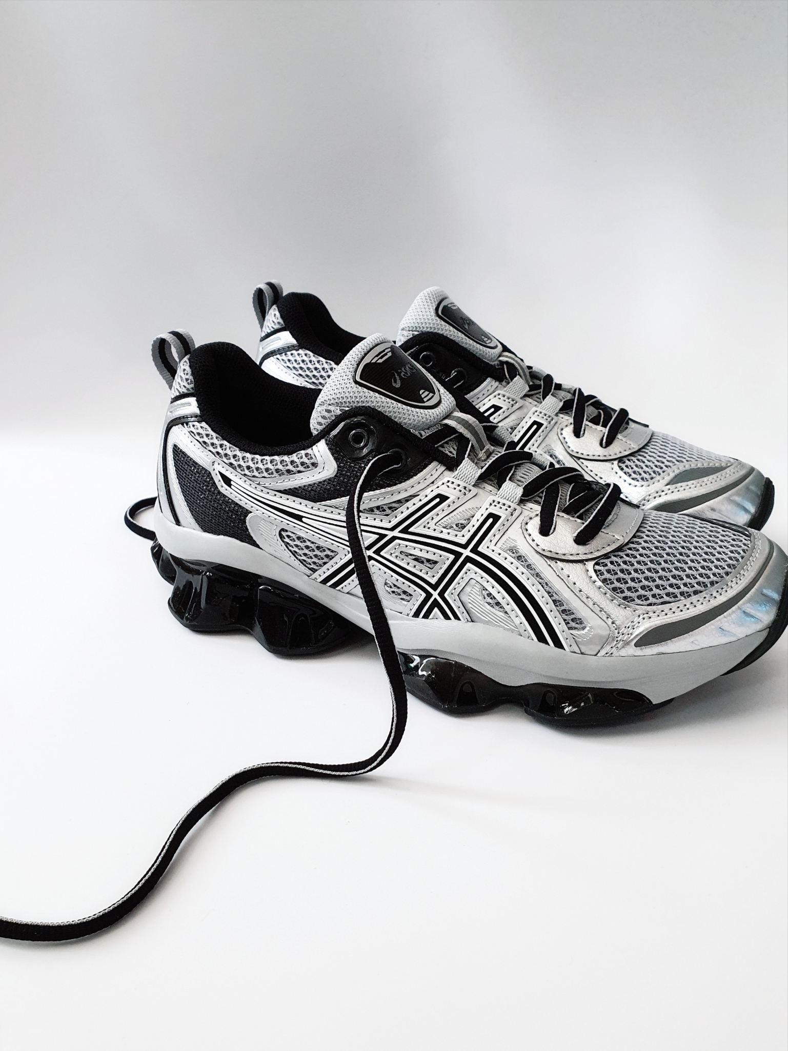 Asics Gel-Quantum Kinetic Mid Grey Pure Silver 착용 스타일