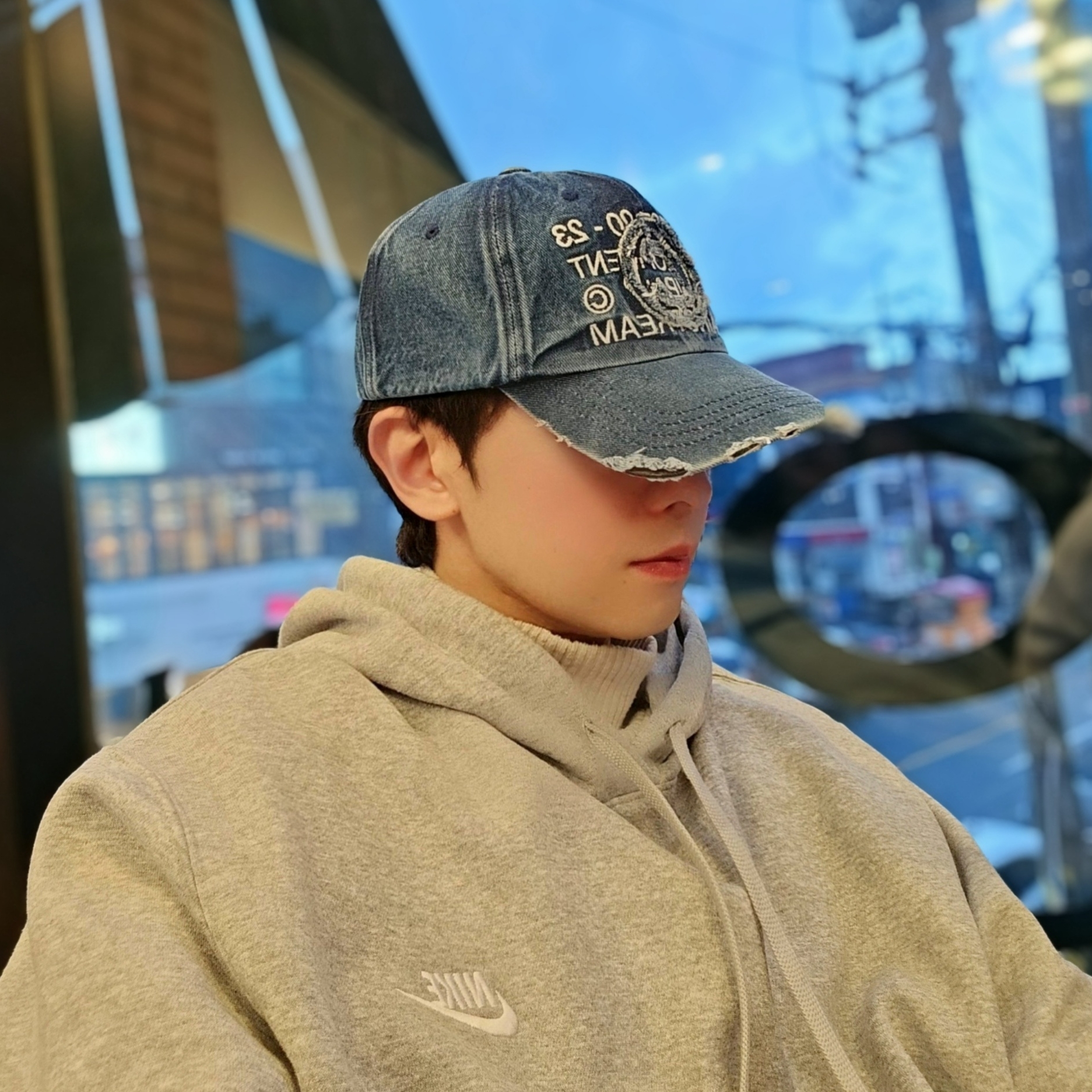Millo Archive Core Denim Ball Cap Washed Blue, Nike NSW Club Fleece Pullover Hoodie Dark Grey Heather - Asia 착용 스타일 - 4