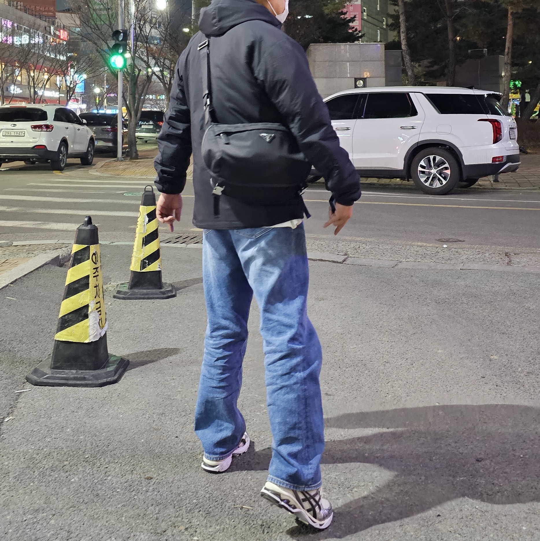 Arc'teryx Atom LT Hoody Black, Asics Gel-Kayano 14 Cream Black 착용 스타일 - 2