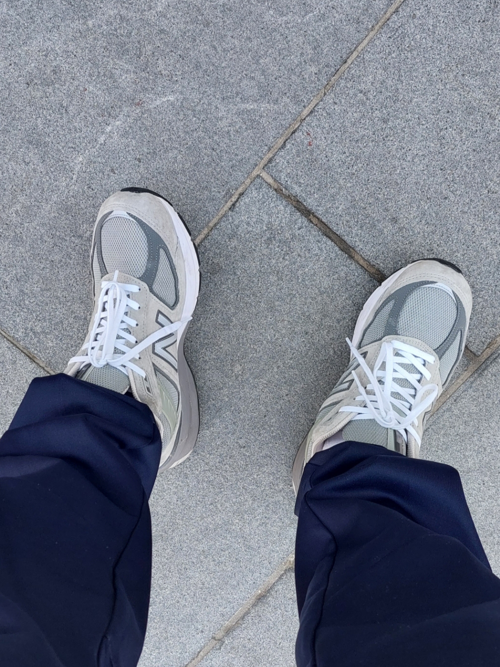 New Balance 990v5 Made in USA Grey - D Standard 착용 스타일