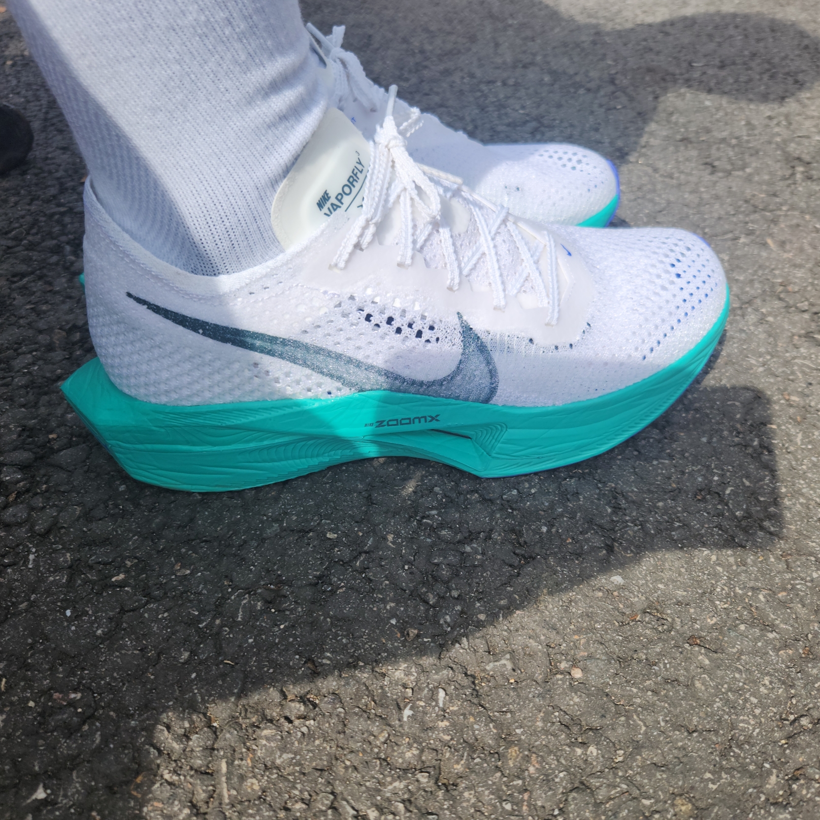Nike ZoomX Vaporfly Next% 3 White Deep Jungle 착용 스타일