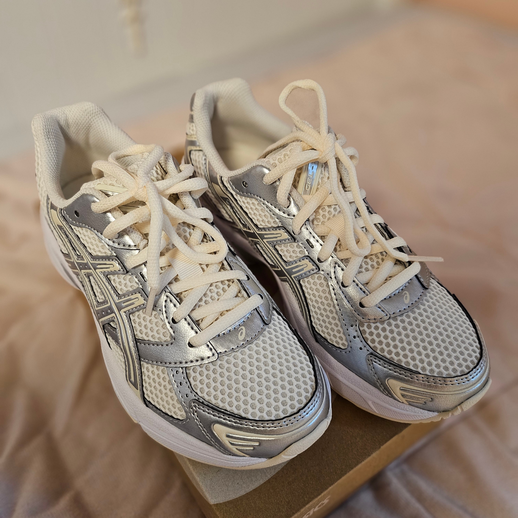 (W) Asics Gel-1130 Cream Pure Silver 착용 스타일