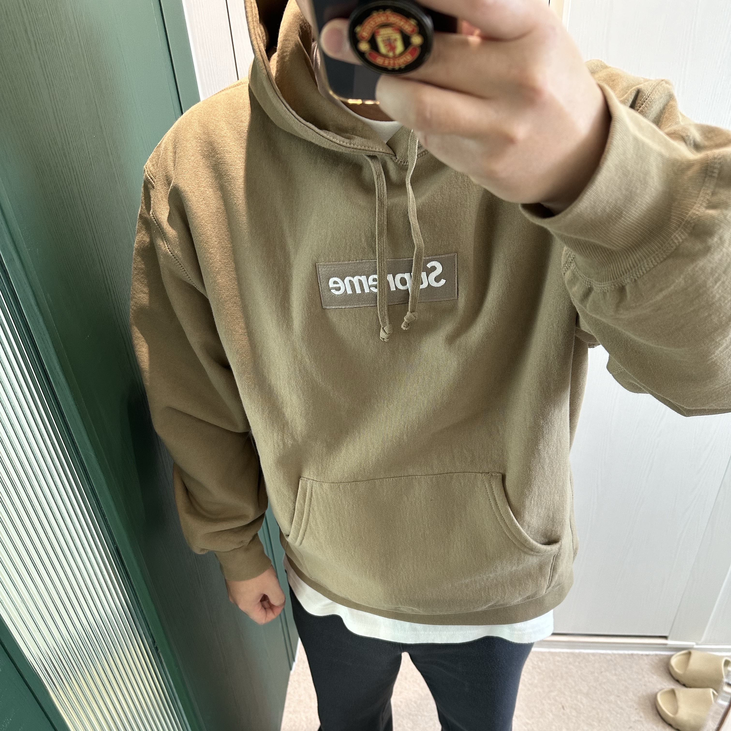 Supreme Box Logo Hooded Sweatshirt Dark Sand - 23FW, Supreme Box Logo Hooded Sweatshirt Olive Russian Camo - 21FW 착용 스타일 - 1