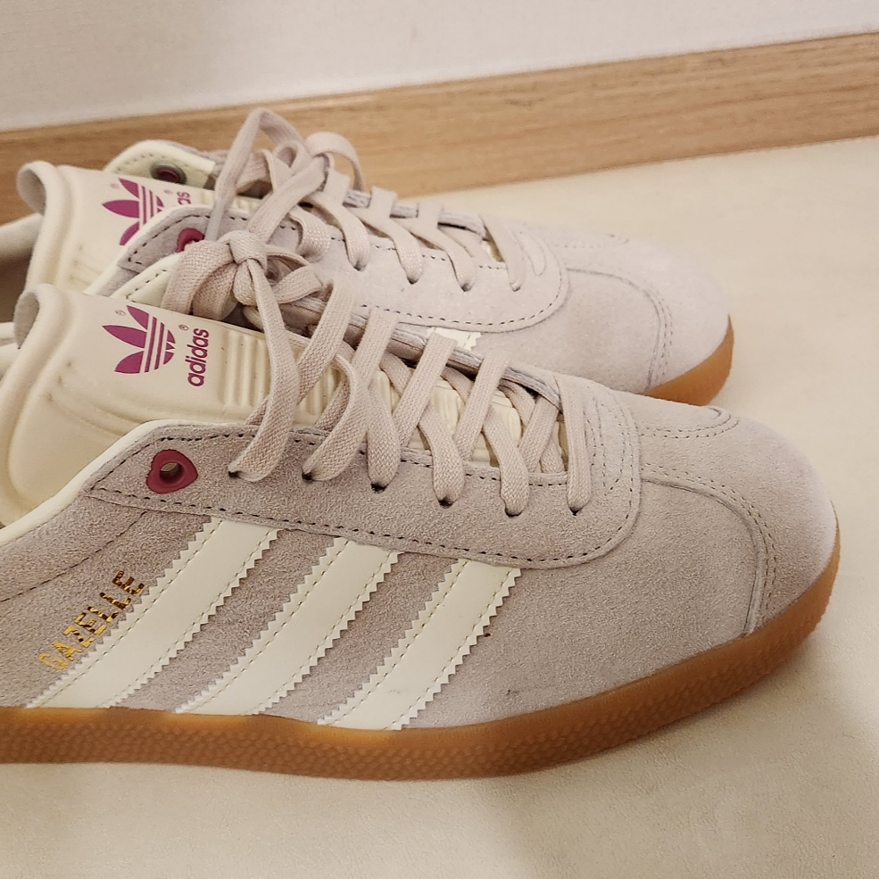 (W) Adidas Gazelle Valentine Day Putty Mauve Ivory - Foot Locker Exclusive 착용 스타일