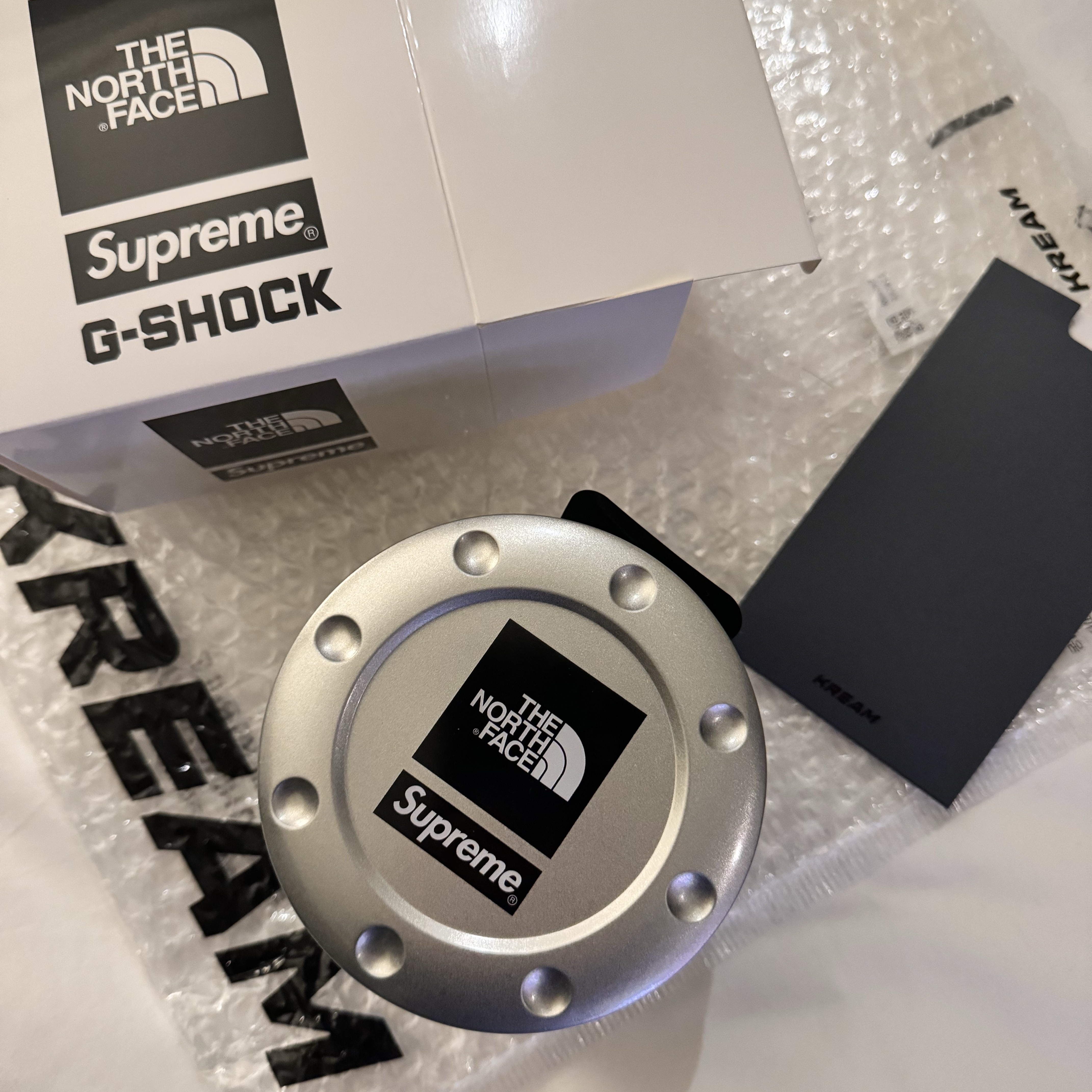 Casio G-Shock x Supreme x The North Face DW-6900 Black 착용 스타일