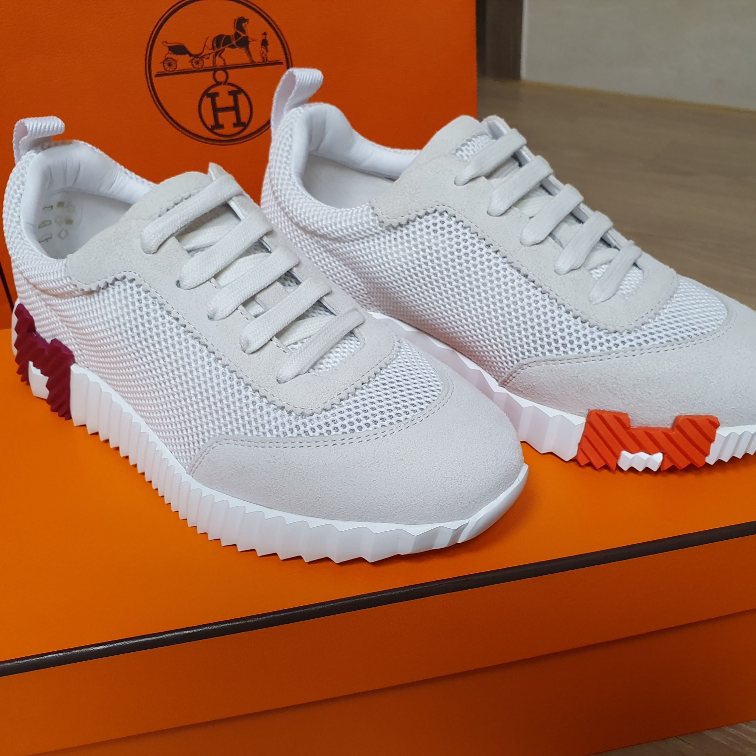 (W) Hermes Bouncing Sneakers Mesh Suede Goatskin & Blanc 착용 스타일