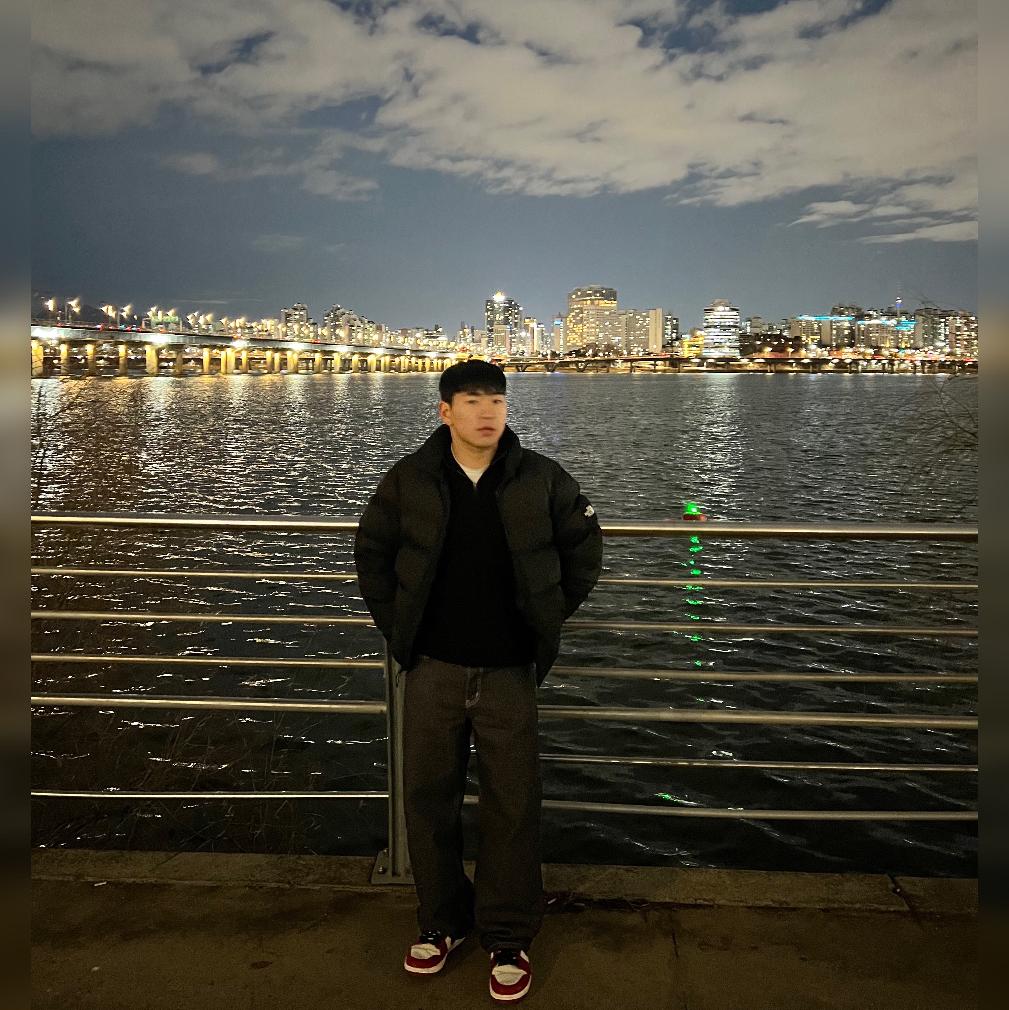 The North Face 1992 Nuptse Jacket Black, Jordan 1 Retro High OG Chicago 2022 착용 스타일 - 2
