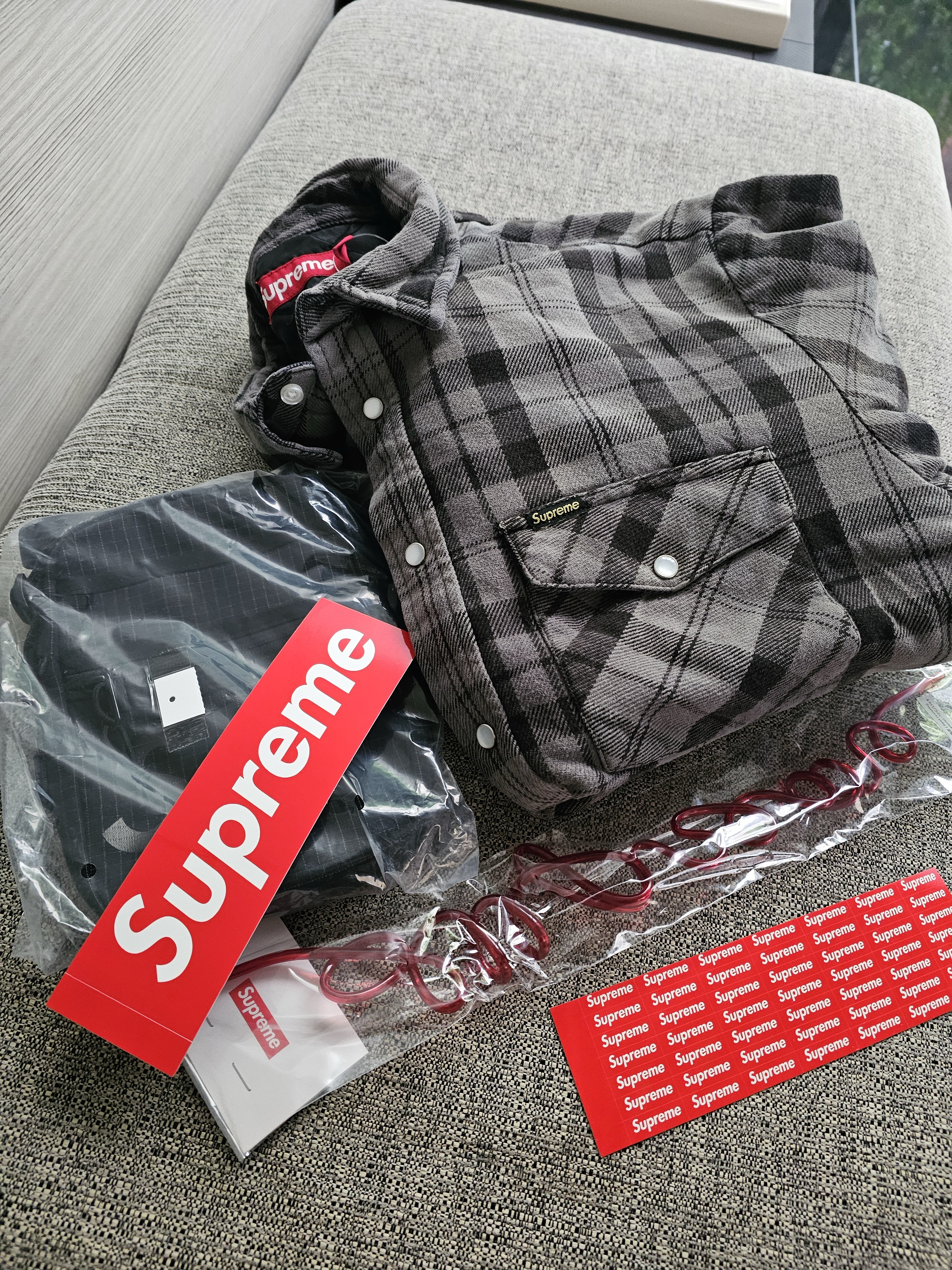 Supreme Quilted Flannel Snap Shirt Black - 24SS, Supreme Shoulder Bag Black - 24SS 착용 스타일