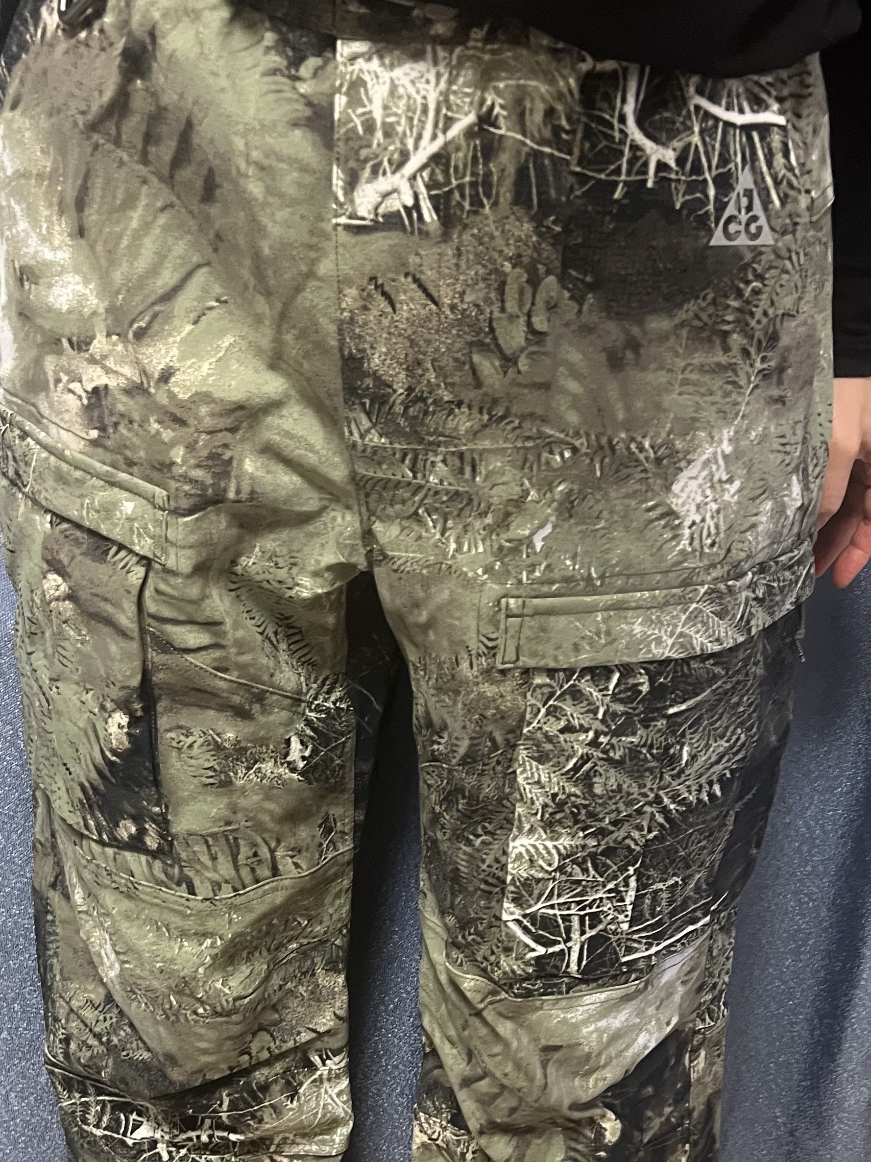 Nike ACG Smith Summit Allover Print Cargo Pants Oil Green - Asia 착용 스타일 - 1