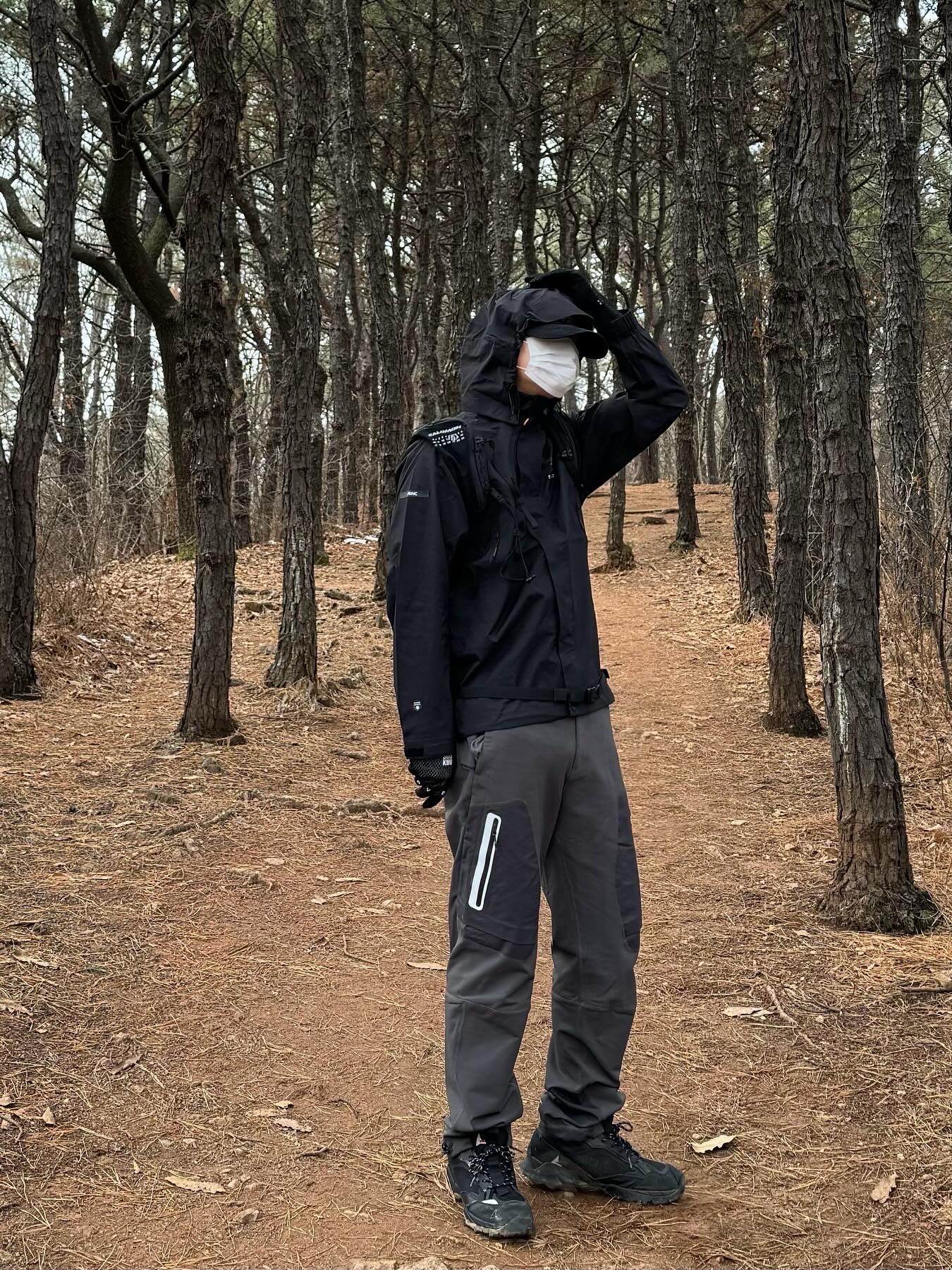 Roa Hiking Lhakpa Black, Salomon x MM6 Maison Margiela XT-15 Black 착용 스타일 - 1