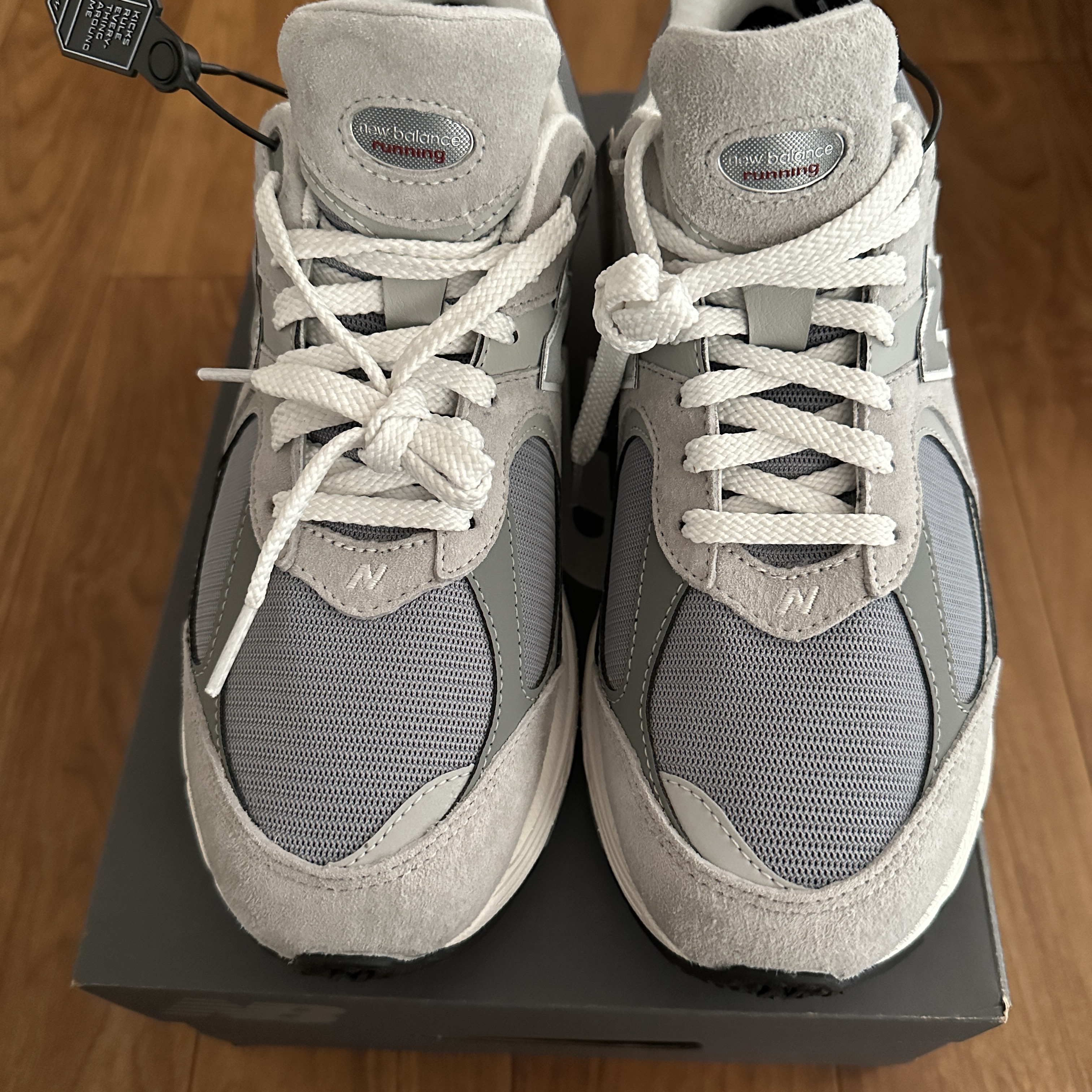 New Balance 2002R Gore-Tex Concrete Harbor Grey 착용 스타일 - 2