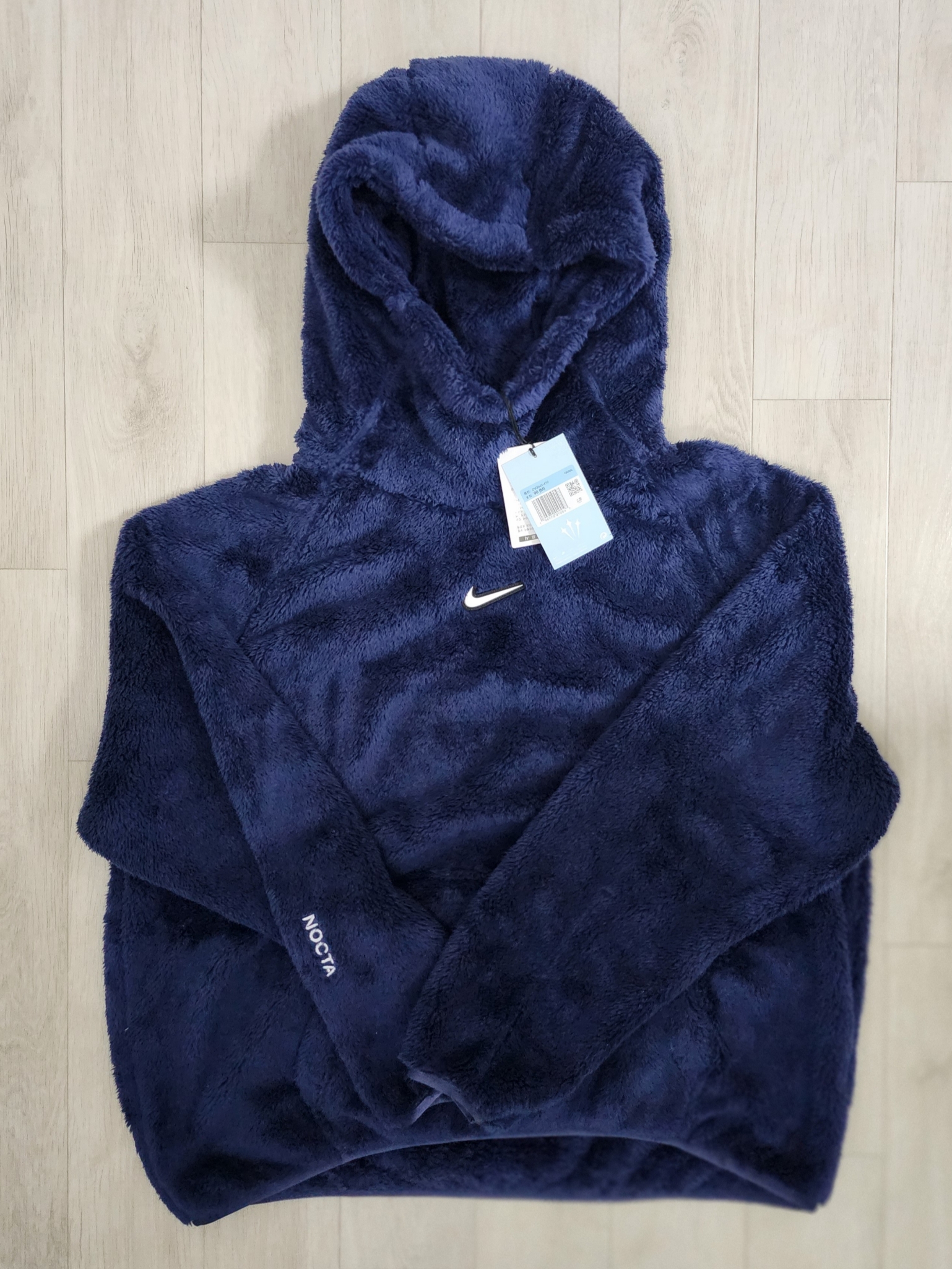(W) Nike x Drake Nocta 8K Peaks Fleece Hoodie Midnight Navy (DV3645-410), (W) Nike x Drake Nocta 8K Peaks Fleece Hoodie Midnight Navy (DV3646-410) 착용 스타일 - 1