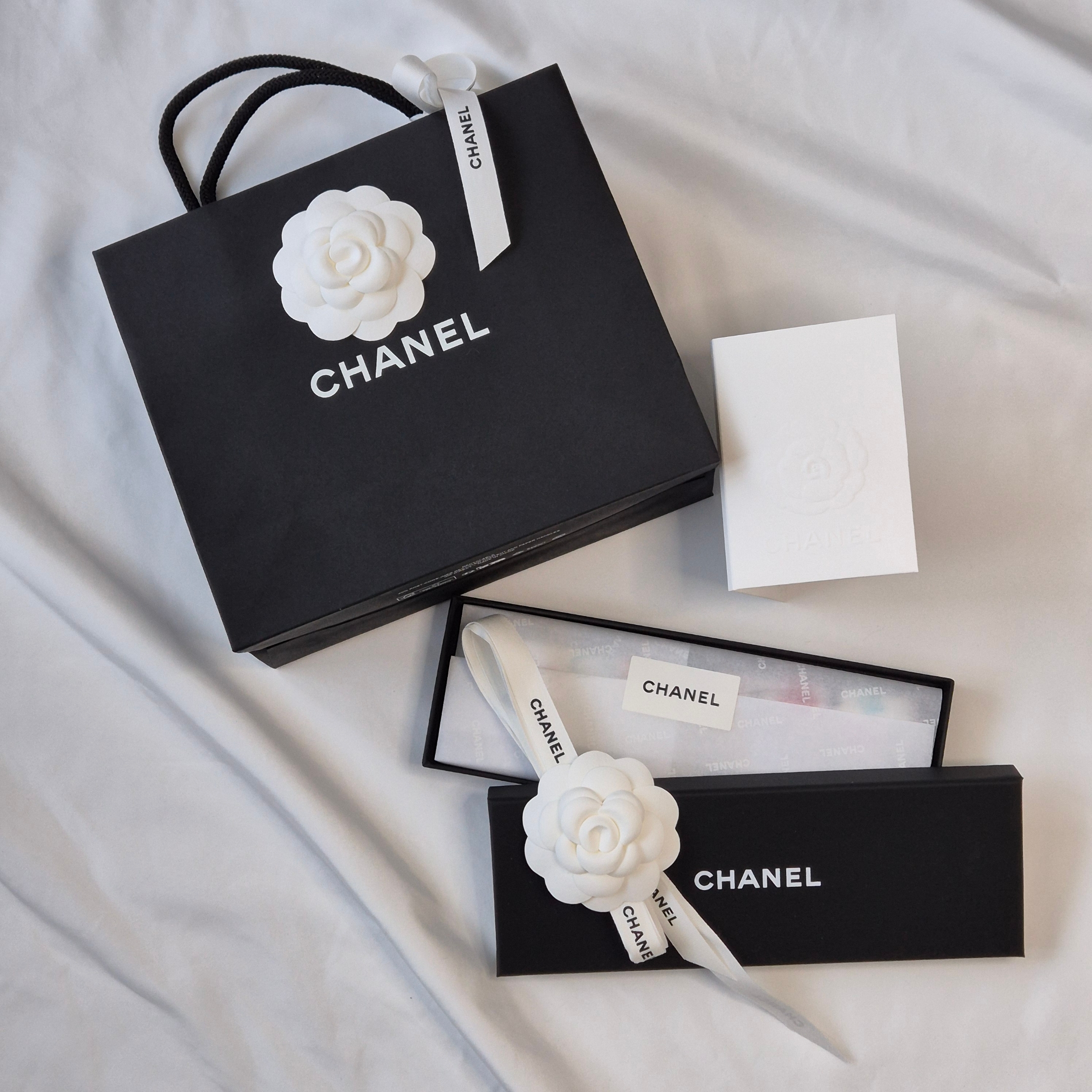(W) Chanel Slim Bandea Silk Twill & White Black Multicolor 착용 스타일 - 4