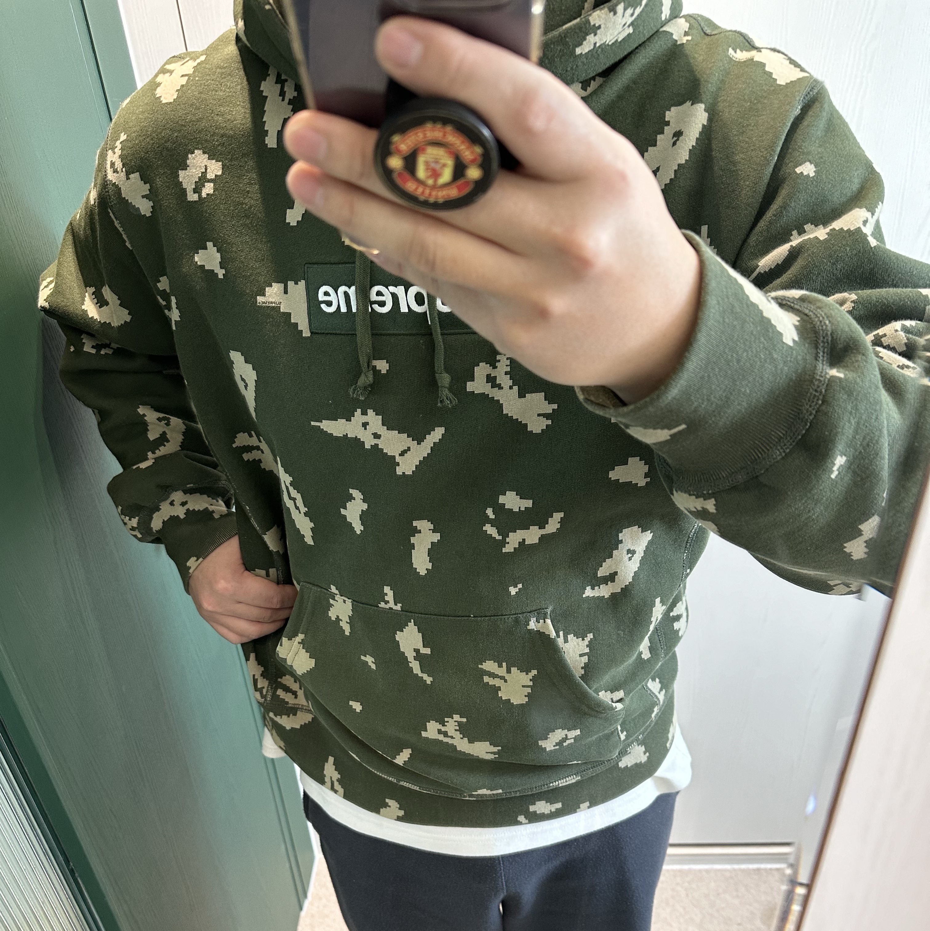 Supreme Box Logo Hooded Sweatshirt Dark Sand - 23FW, Supreme Box Logo Hooded Sweatshirt Olive Russian Camo - 21FW 착용 스타일 - 4