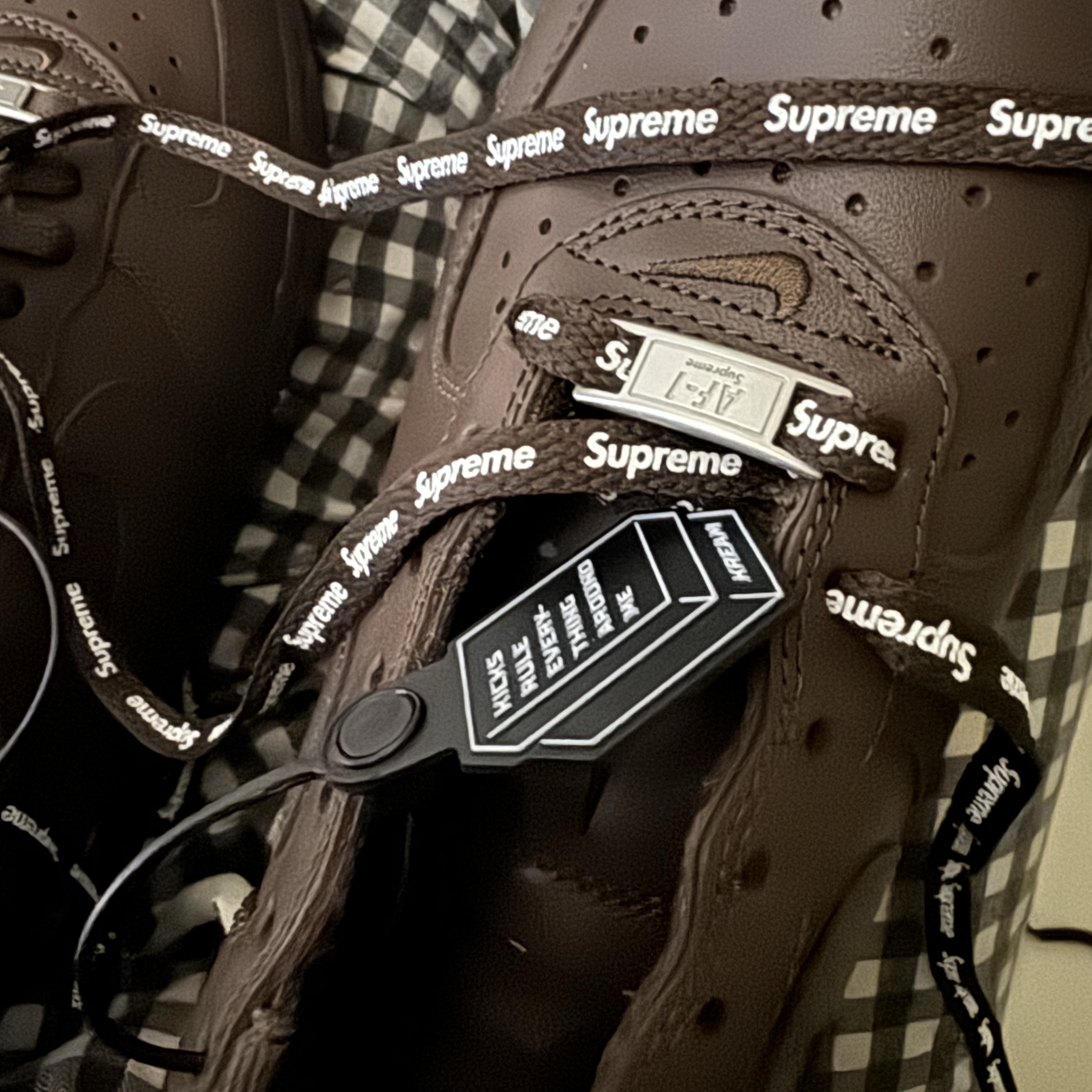 Nike x Supreme Air Force 1 Low Baroque Brown 착용 스타일