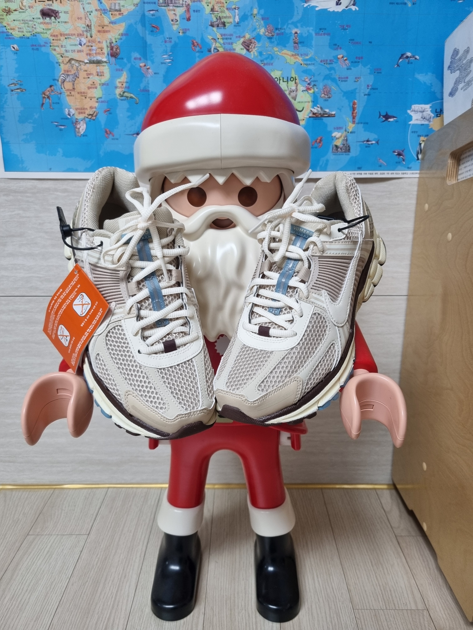 (W) Nike Zoom Vomero 5 Oatmeal 착용 스타일