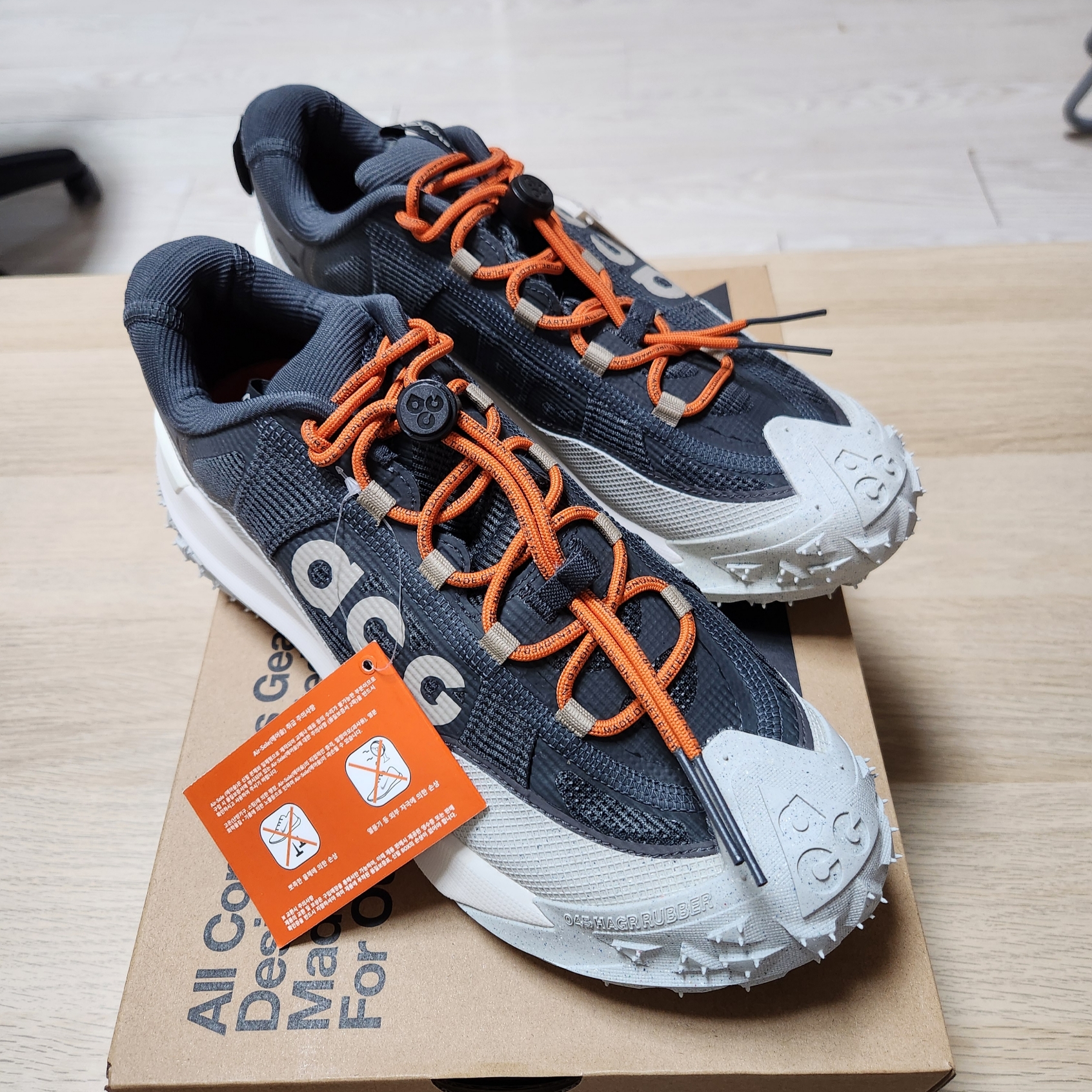Nike ACG Mountain Fly Low Gore-Tex Dark Smoke Grey 착용 스타일 - 7