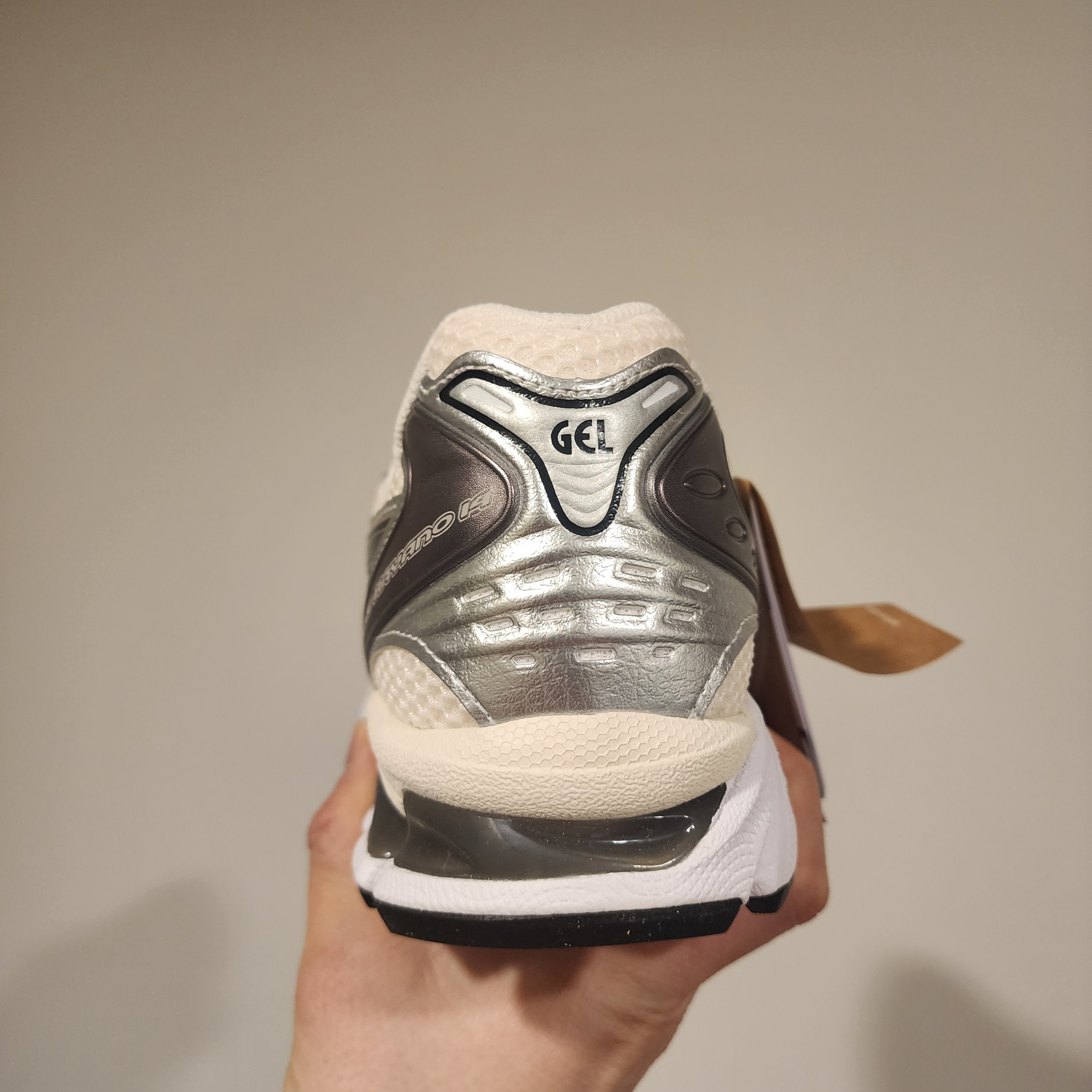 Asics Gel-Kayano 14 Cream Black 착용 스타일 - 2